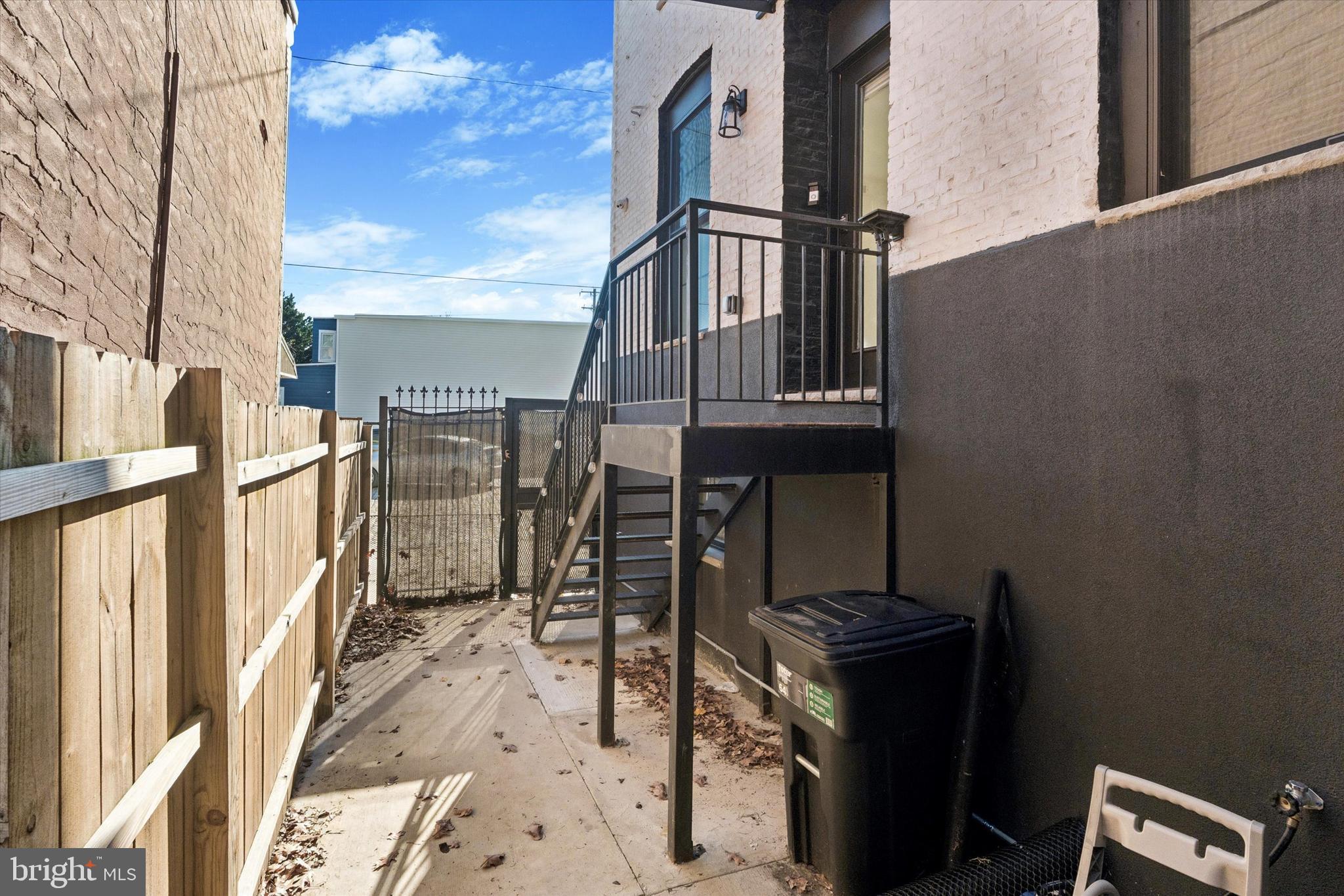 2141 E HAGERT STREET B