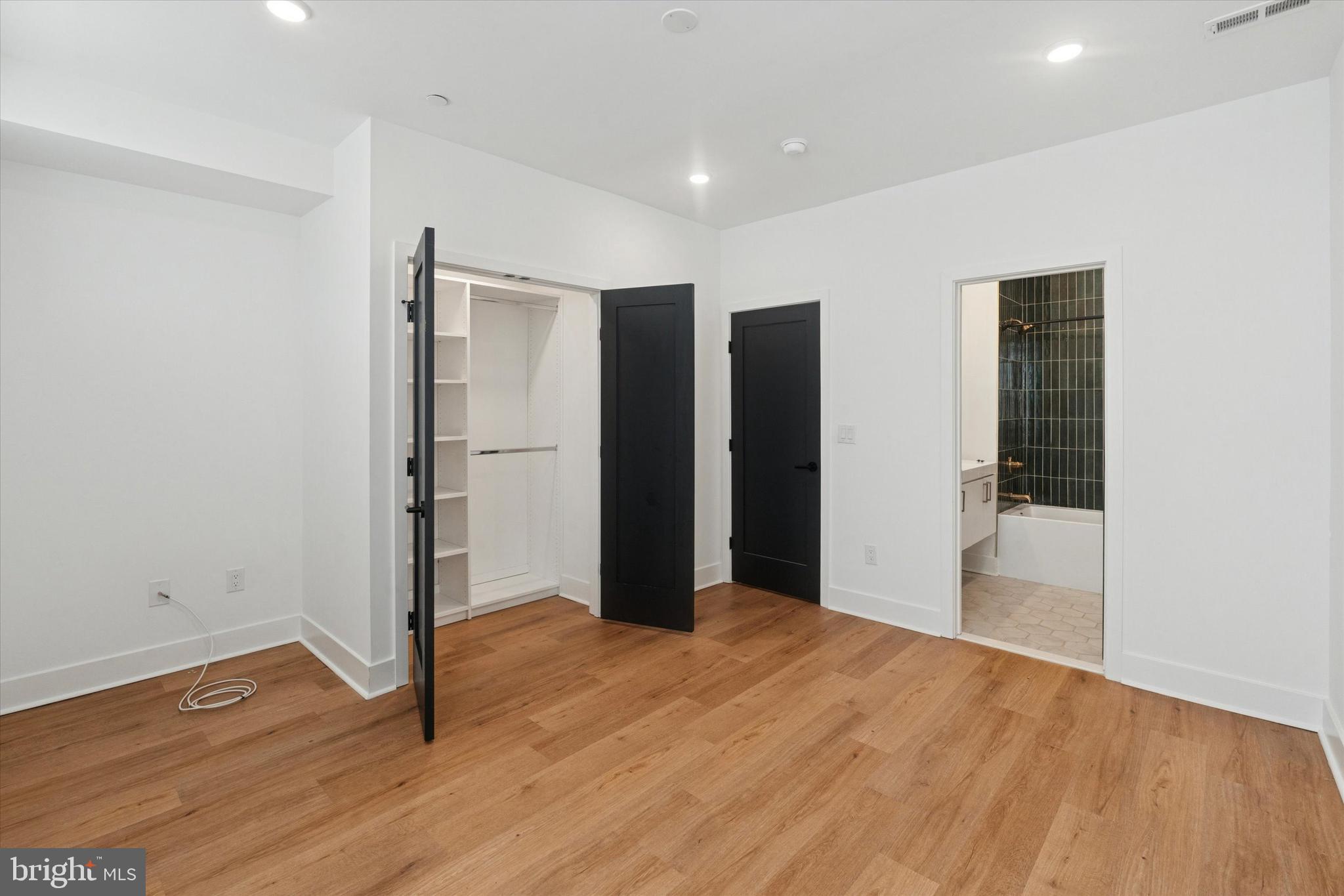 2141 E HAGERT STREET B