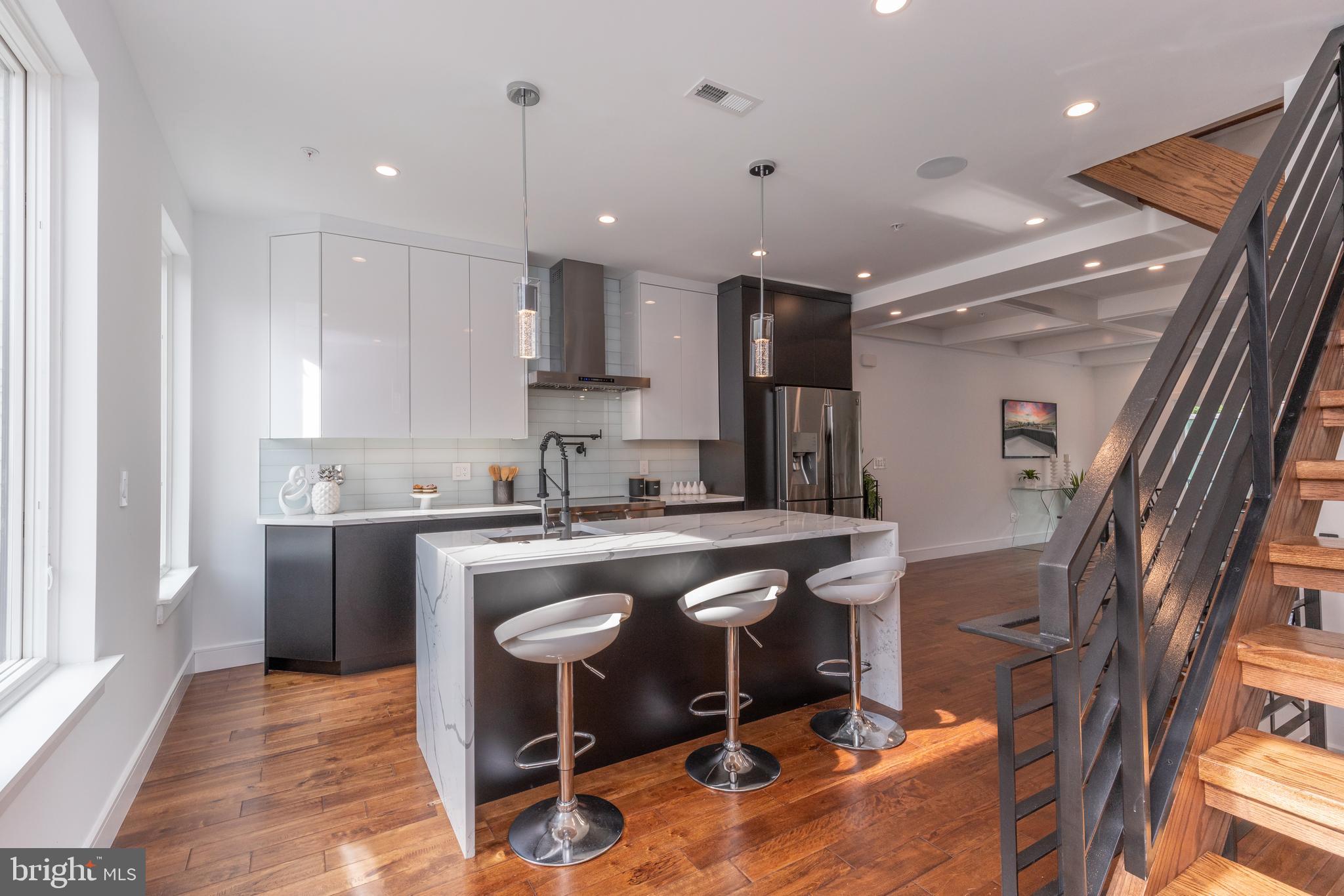 1111 E DUNTON STREET