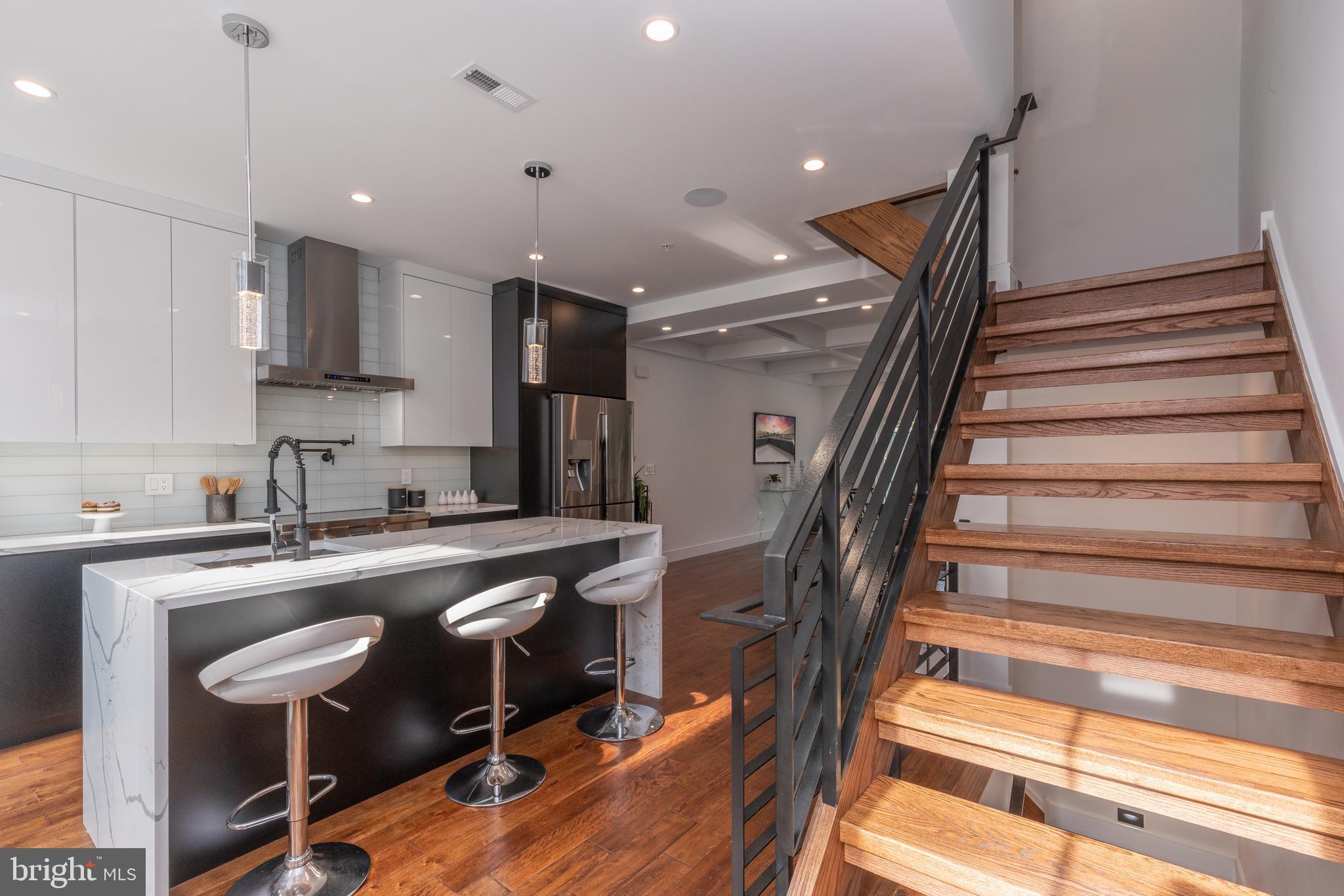 1111 E DUNTON STREET