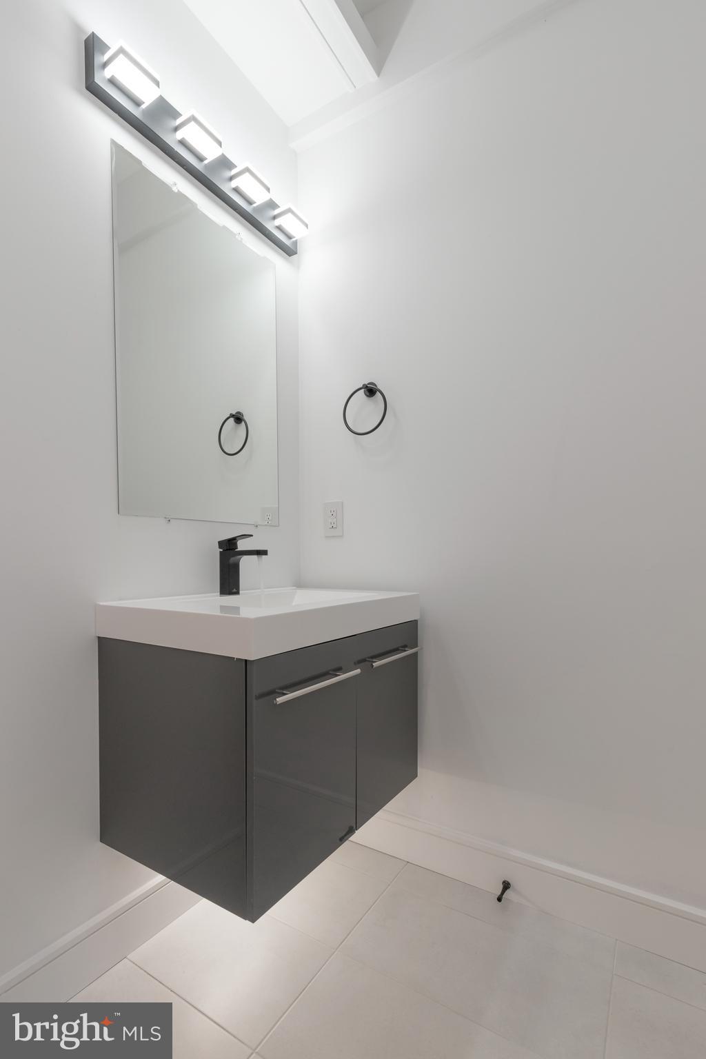 1111 E DUNTON STREET