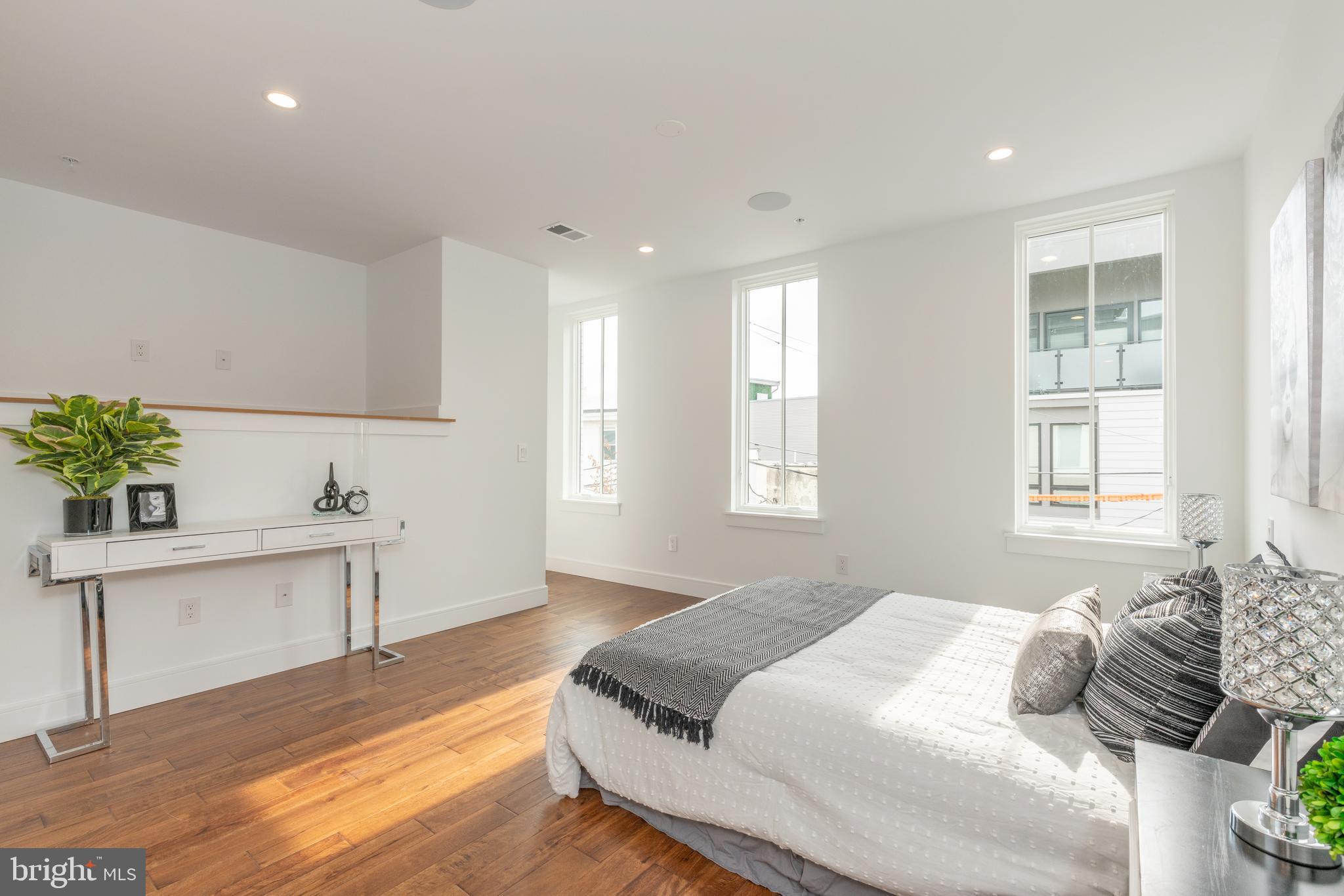 1111 E DUNTON STREET