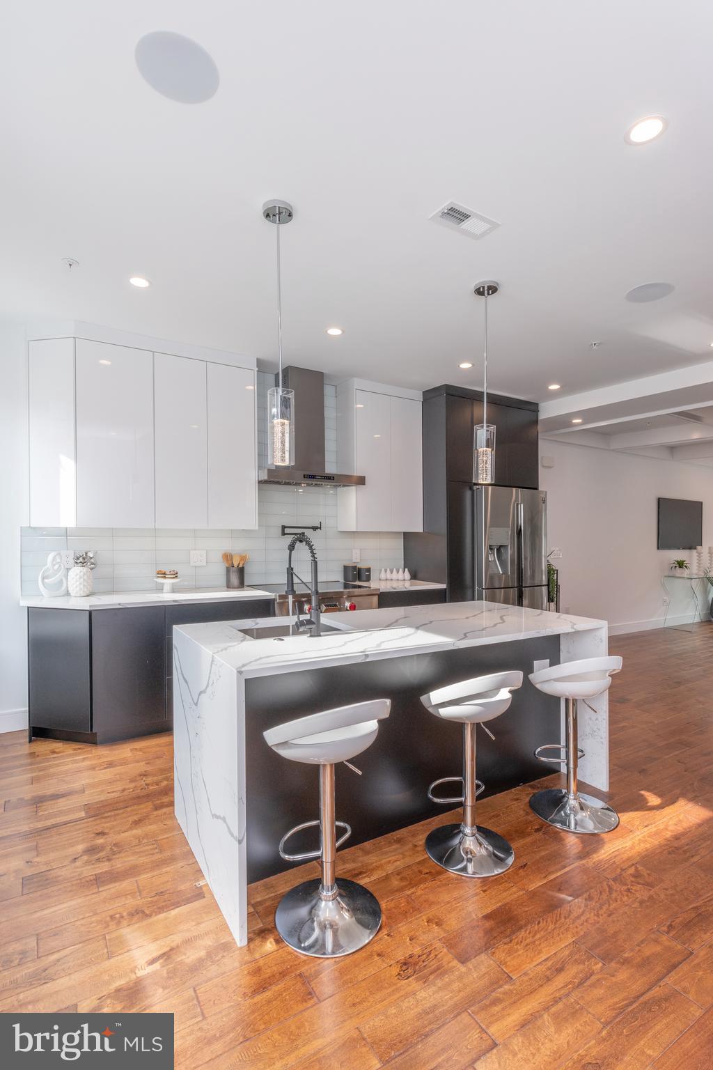 1111 E DUNTON STREET