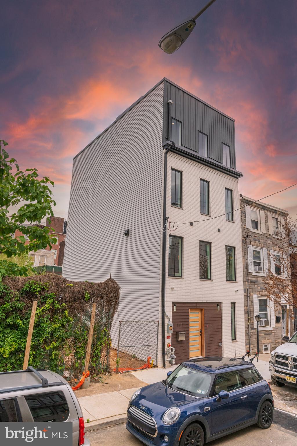 1111 E DUNTON STREET