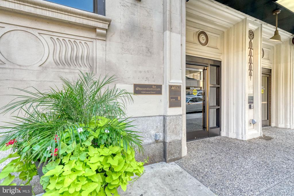 1324 LOCUST STREET 703