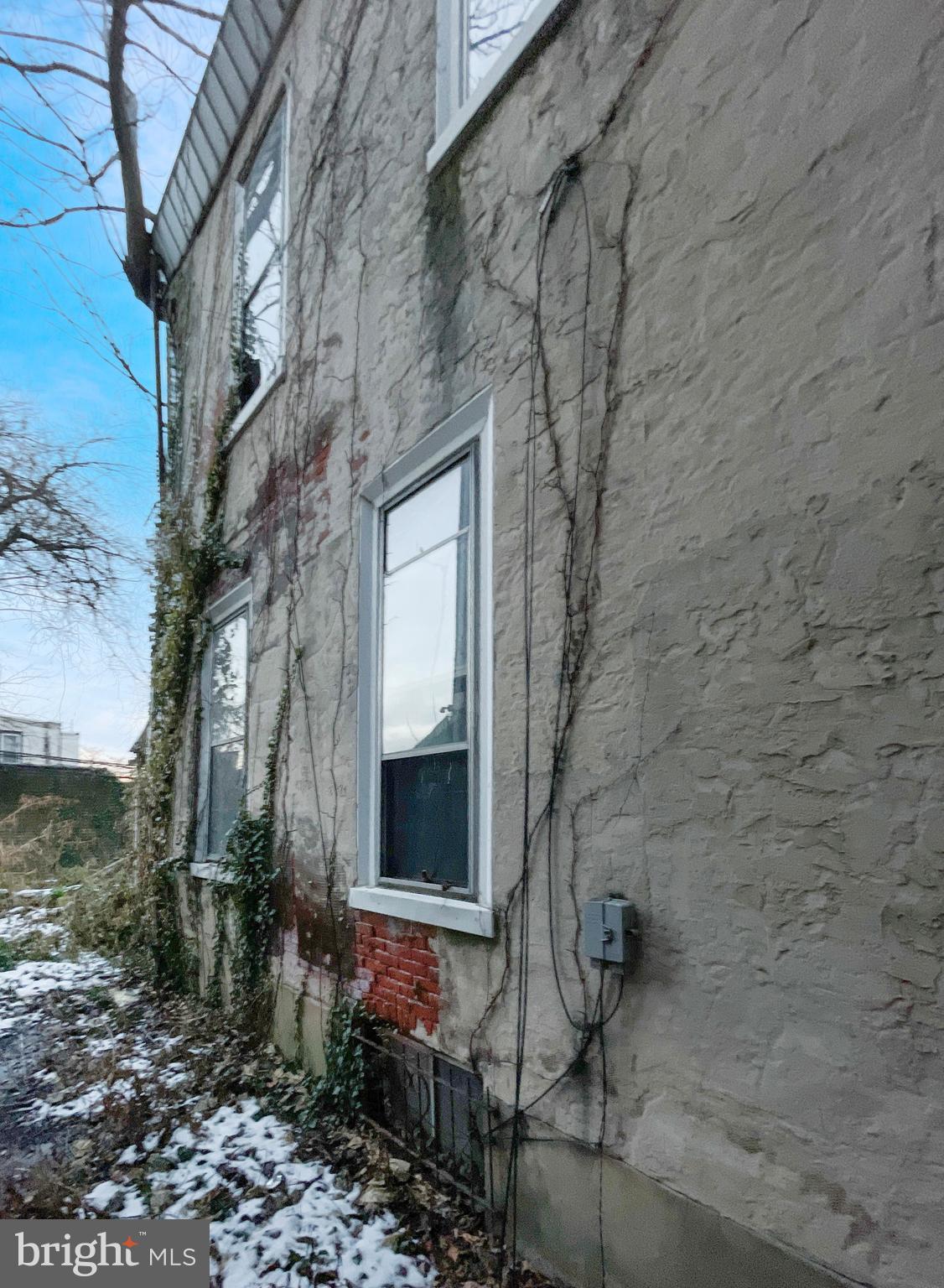 2112 W ONTARIO STREET