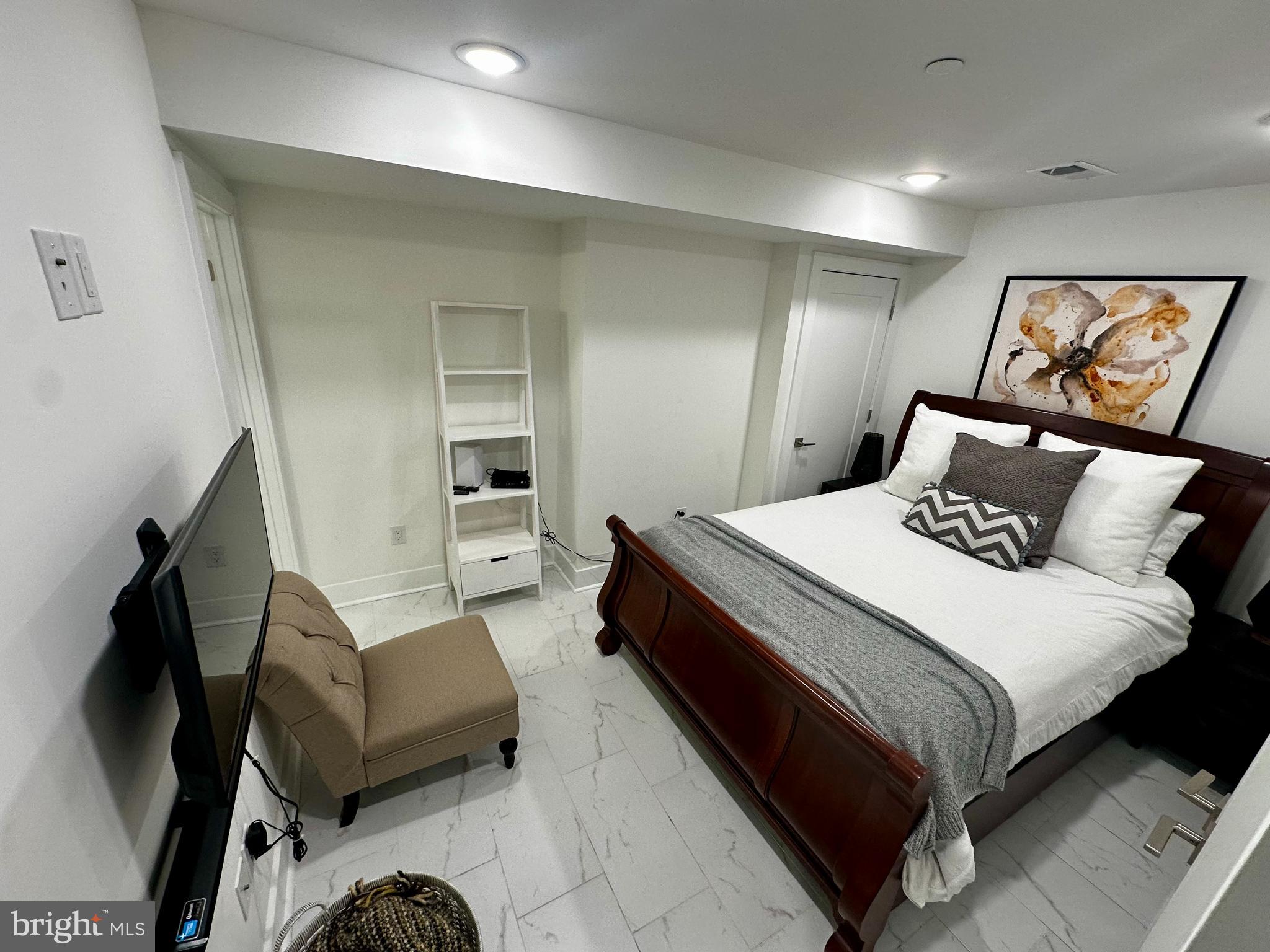 2008 S COLLEGE AVENUE A