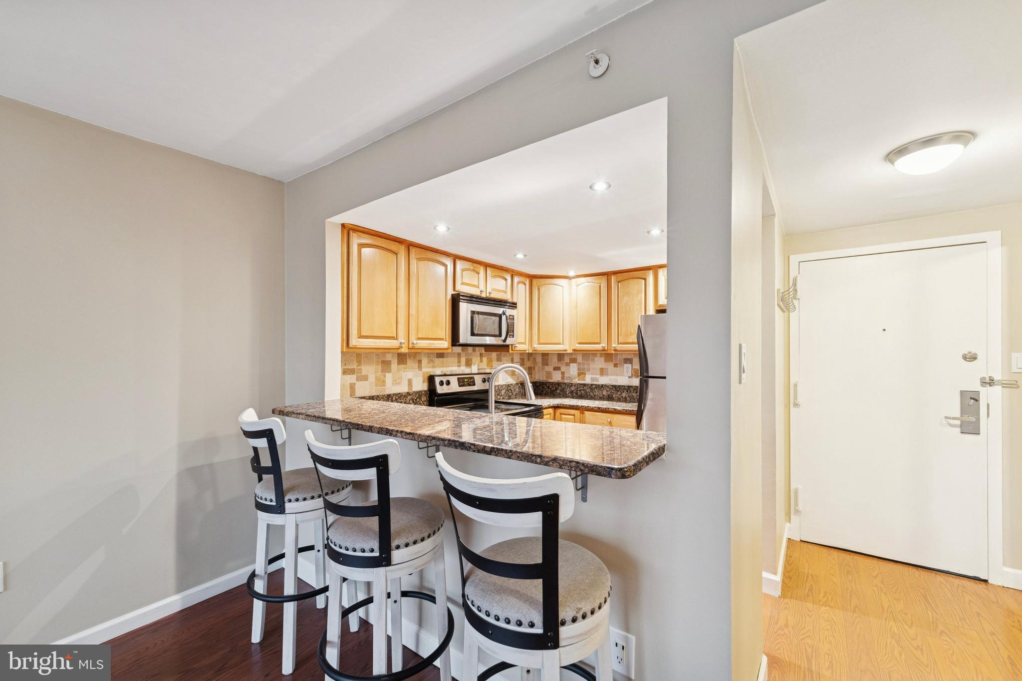 2001 HAMILTON STREET 00 318