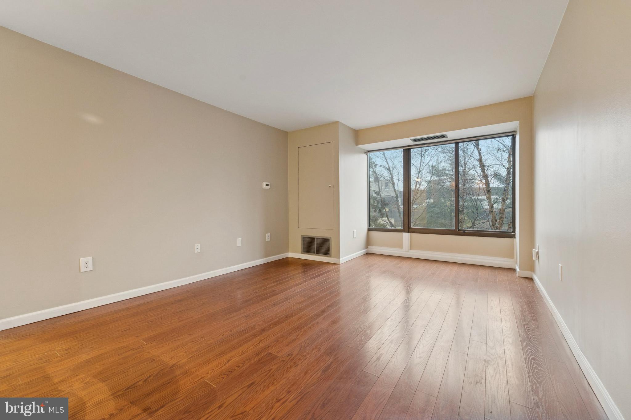 2001 HAMILTON STREET 00 318