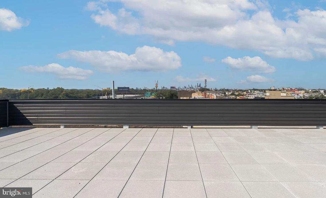 337 3037 RICHMOND STREET 401