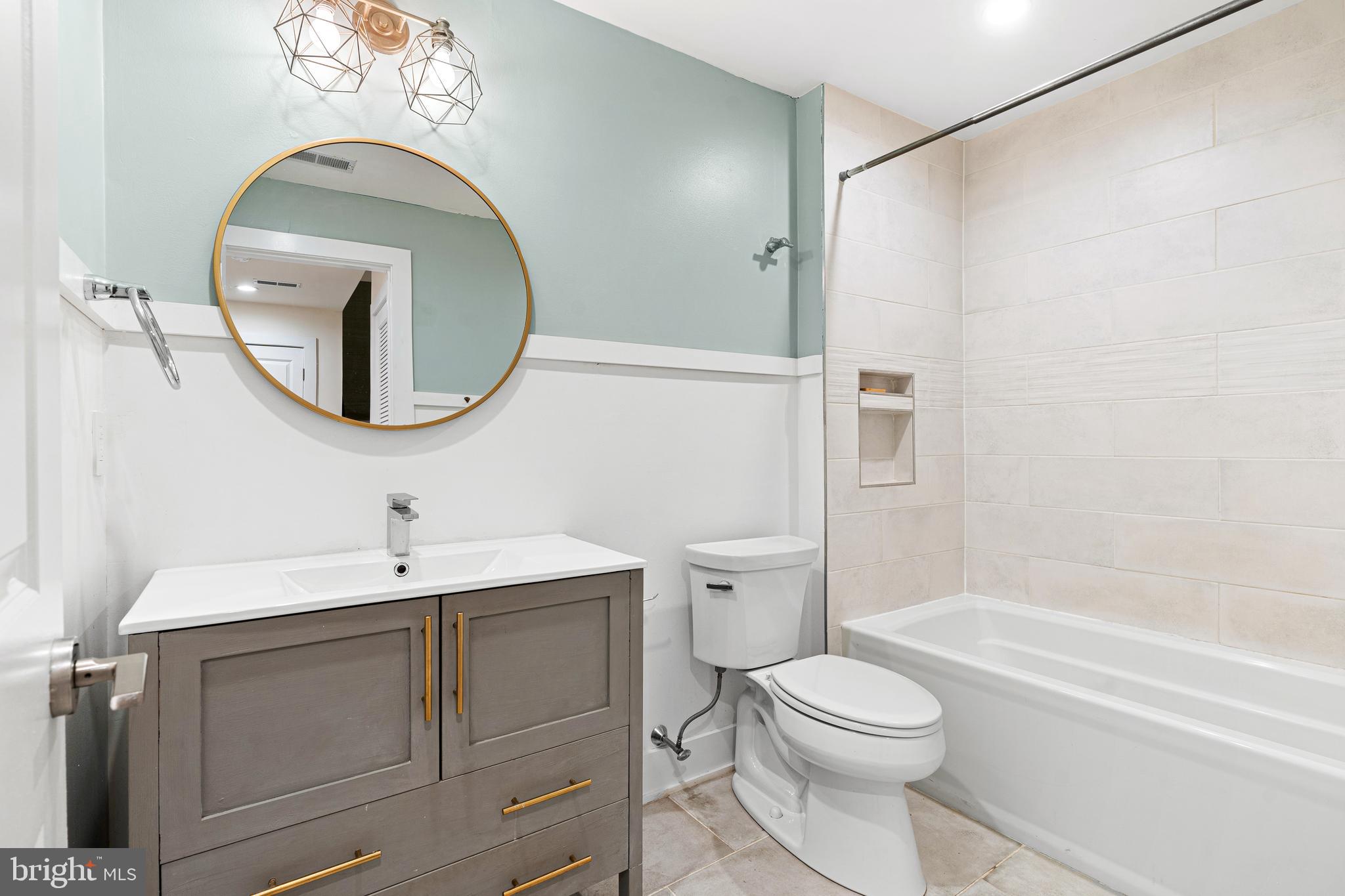 1649 E EYRE STREET 5