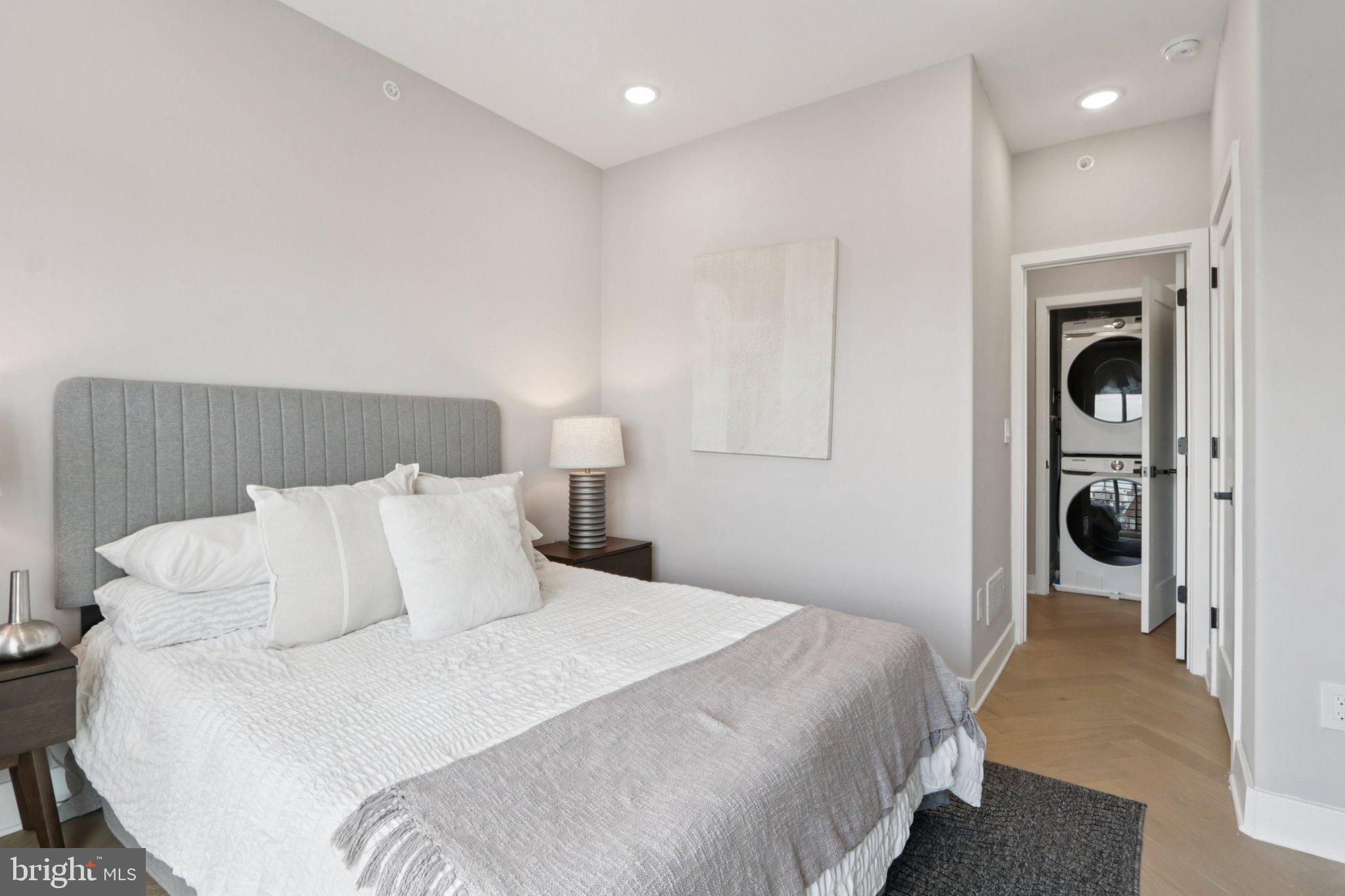 1814 E MOYAMENSING AVENUE B