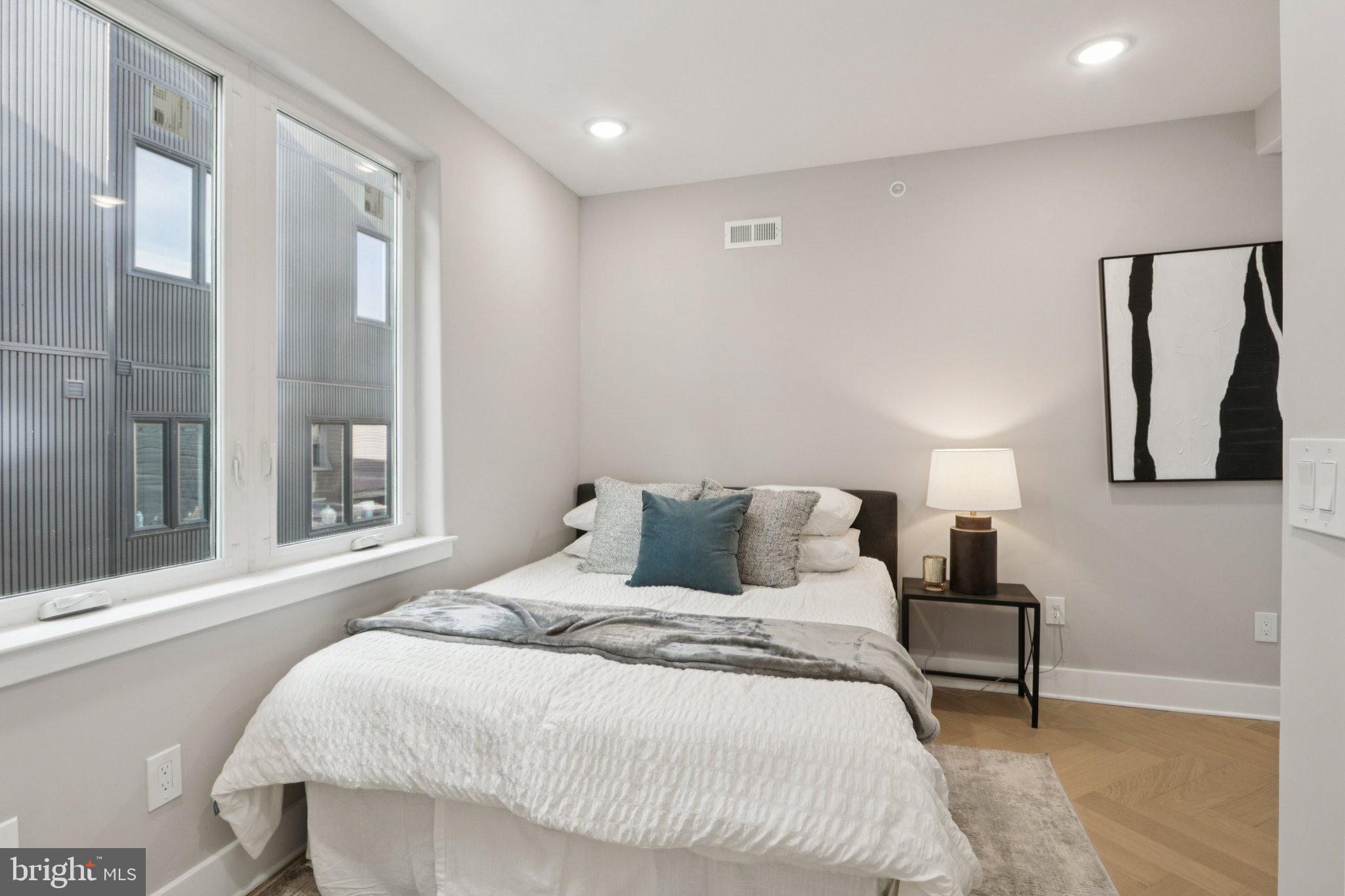 1814 E MOYAMENSING AVENUE B