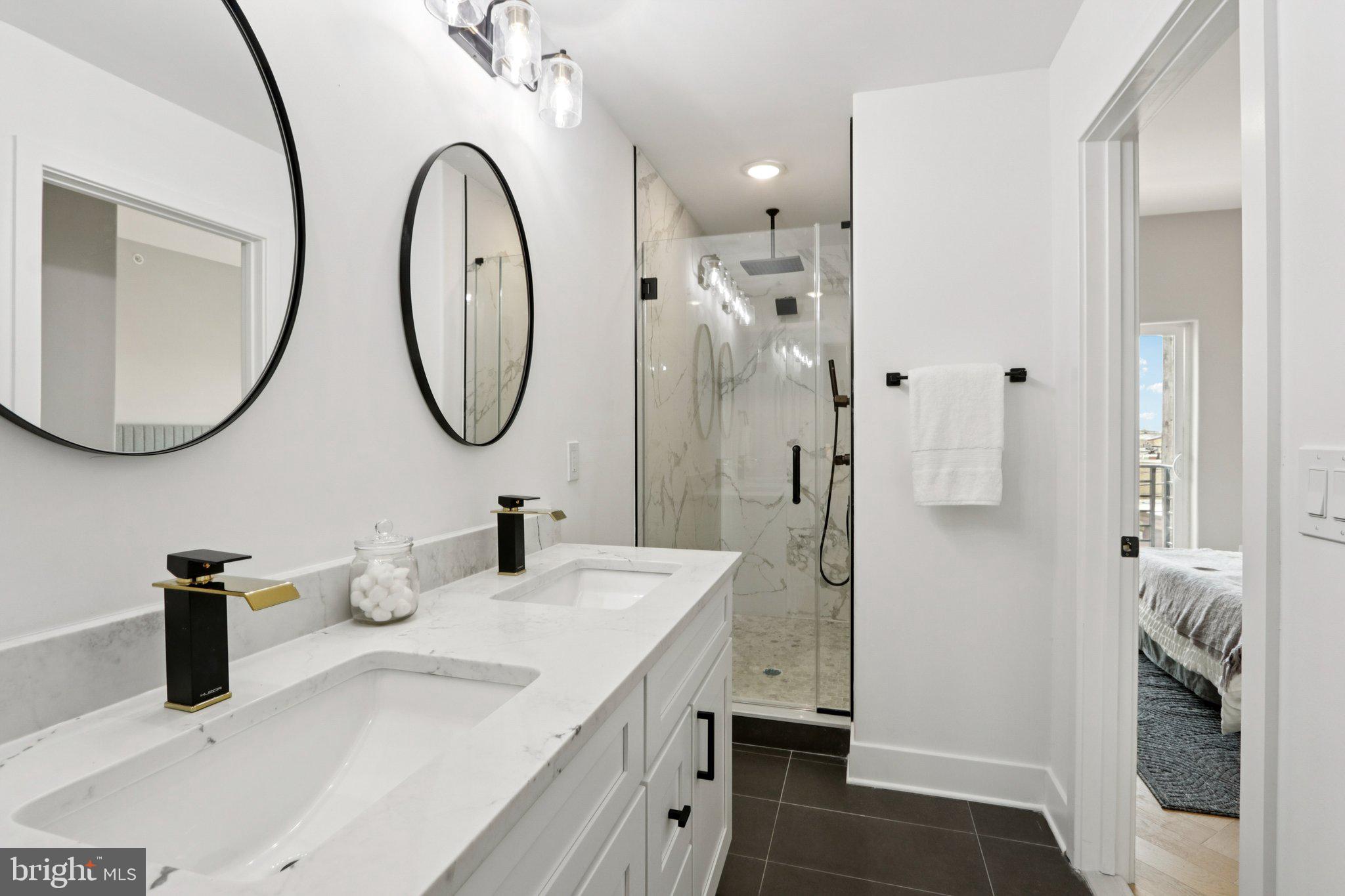 1814 E MOYAMENSING AVENUE B