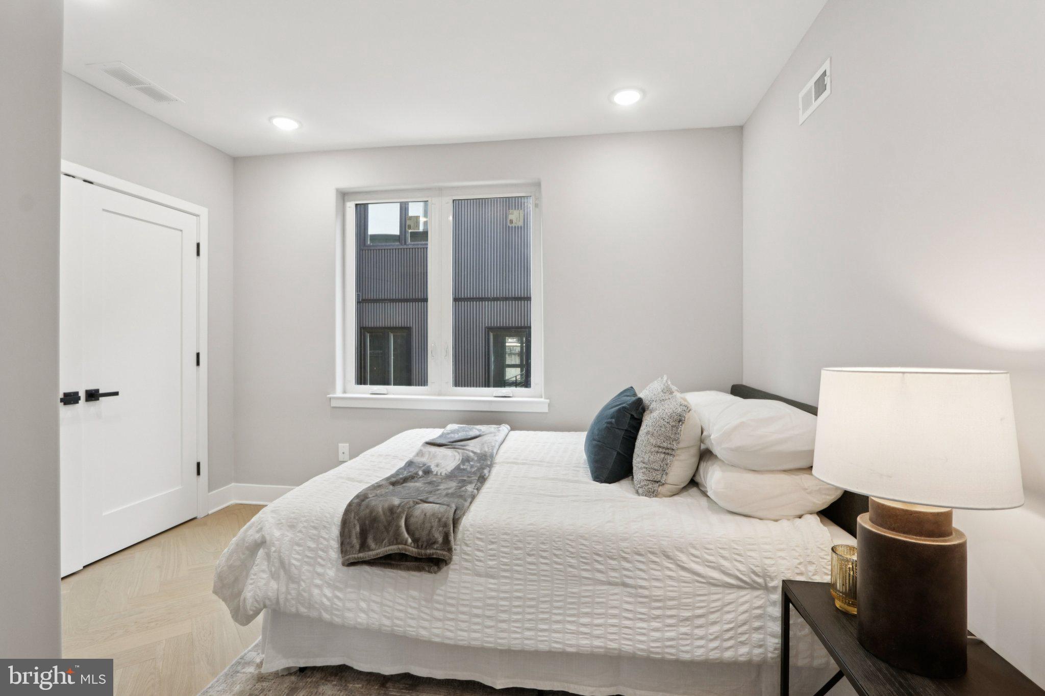 1814 E MOYAMENSING AVENUE B