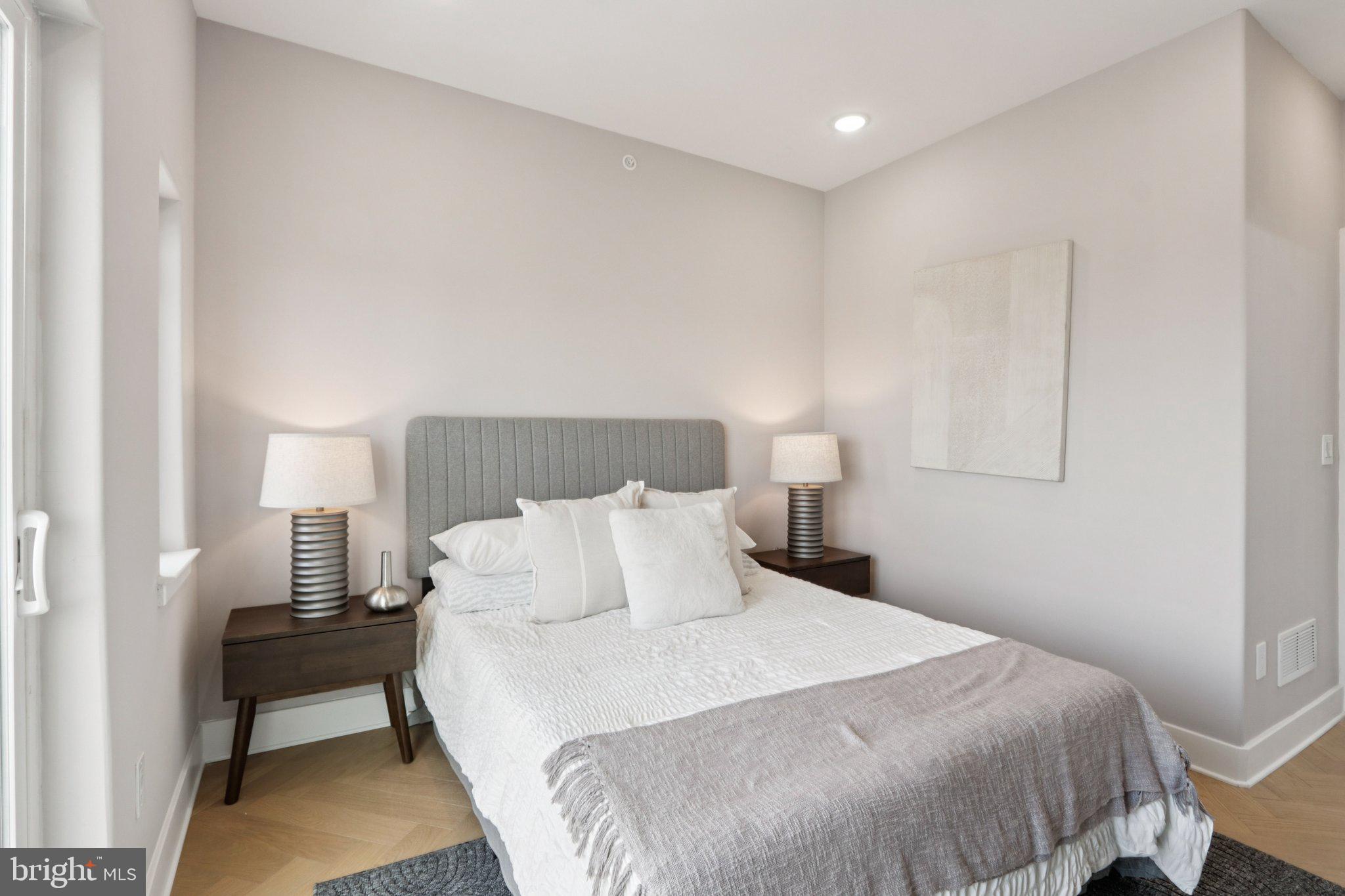 1814 E MOYAMENSING AVENUE B