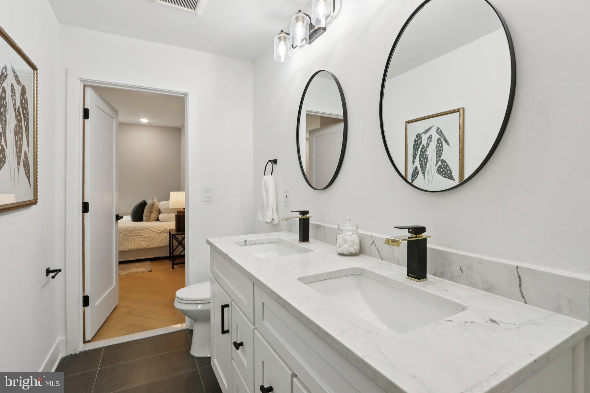 1814 E MOYAMENSING AVENUE B