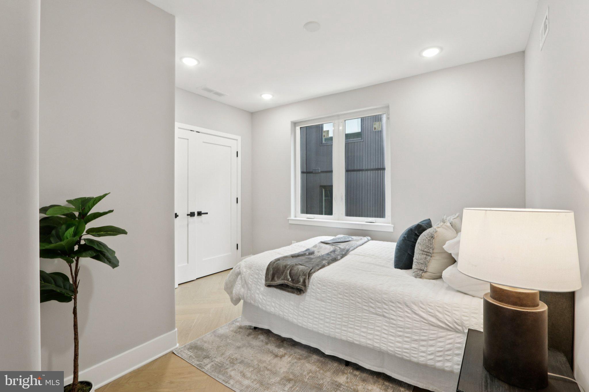 1814 E MOYAMENSING AVENUE B