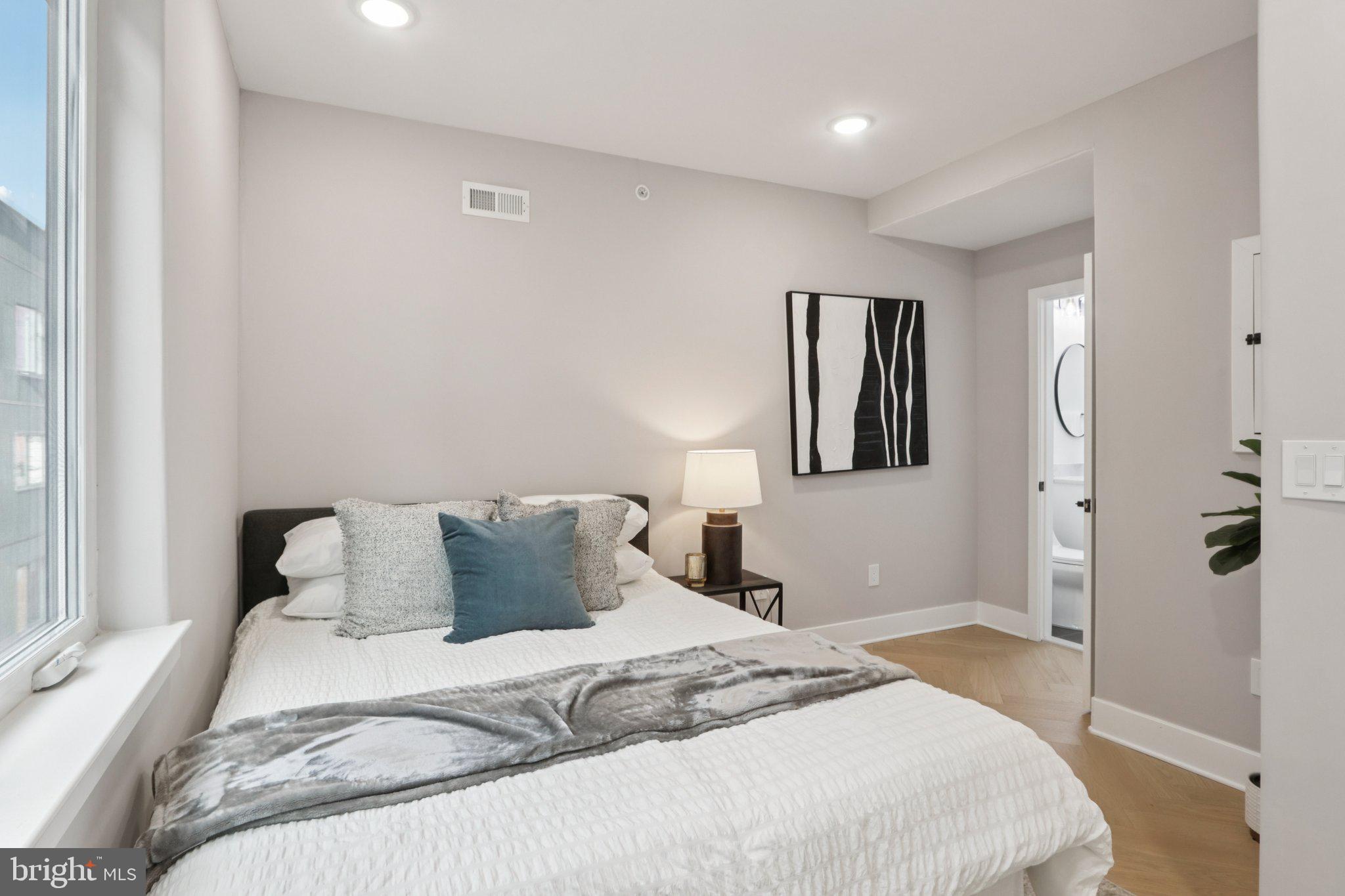 1814 E MOYAMENSING AVENUE B