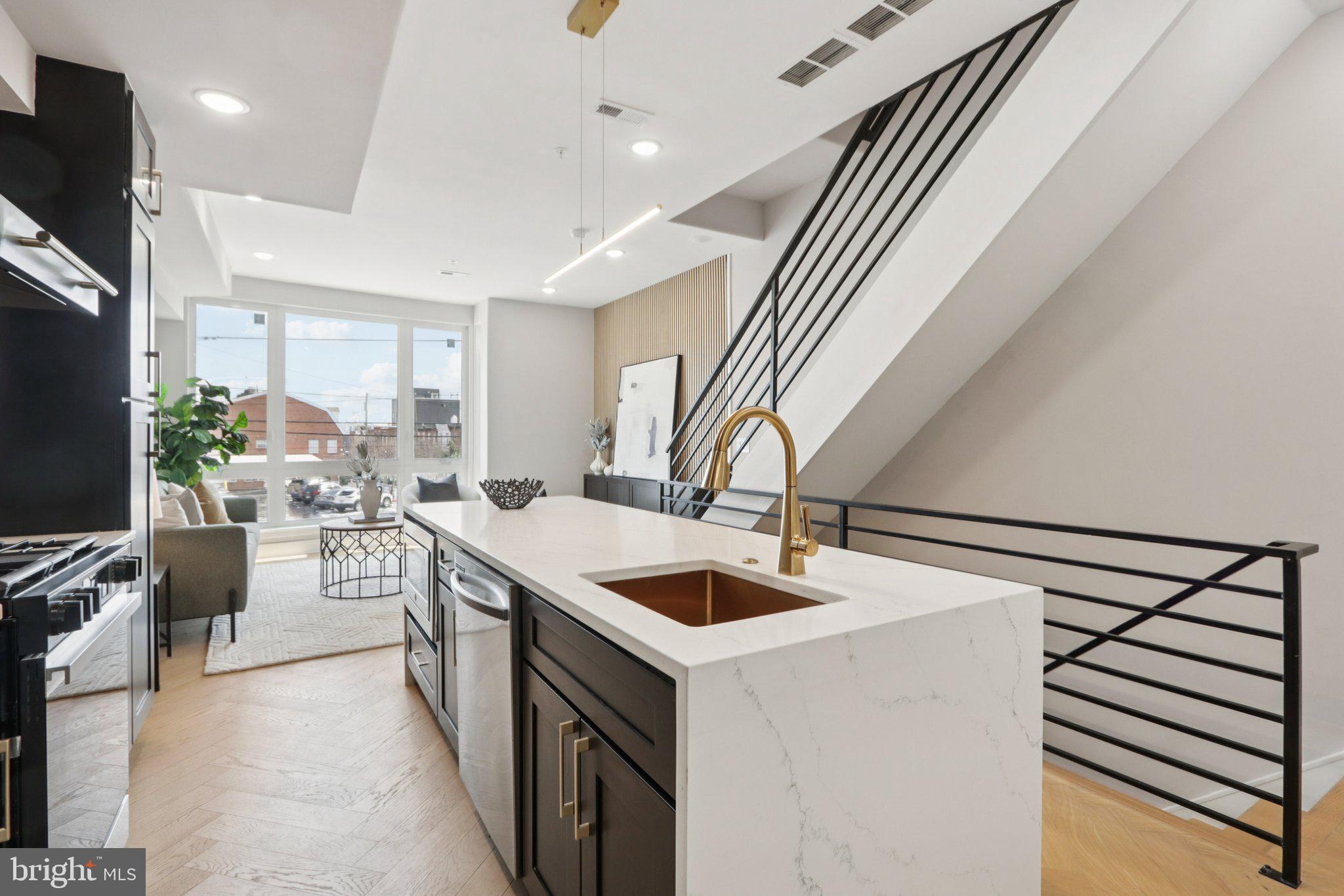 1814 E MOYAMENSING AVENUE B