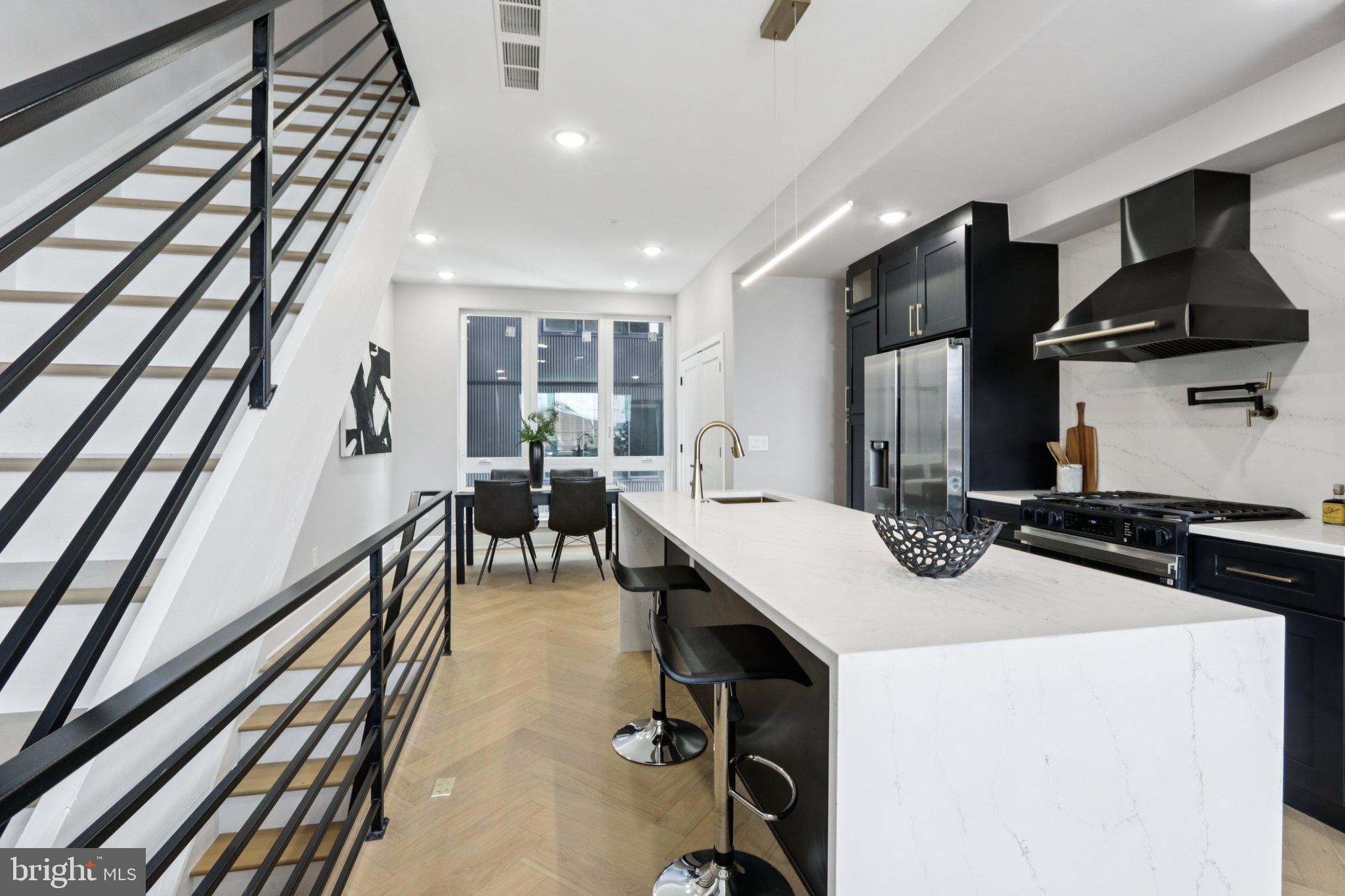 1814 E MOYAMENSING AVENUE B