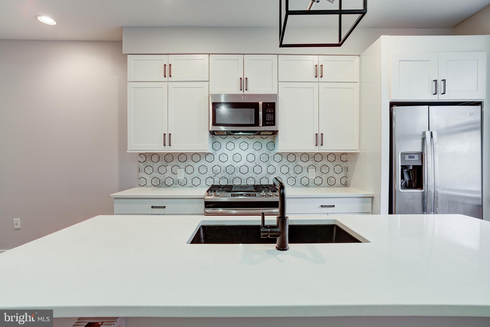 2526 E ALBERT STREET