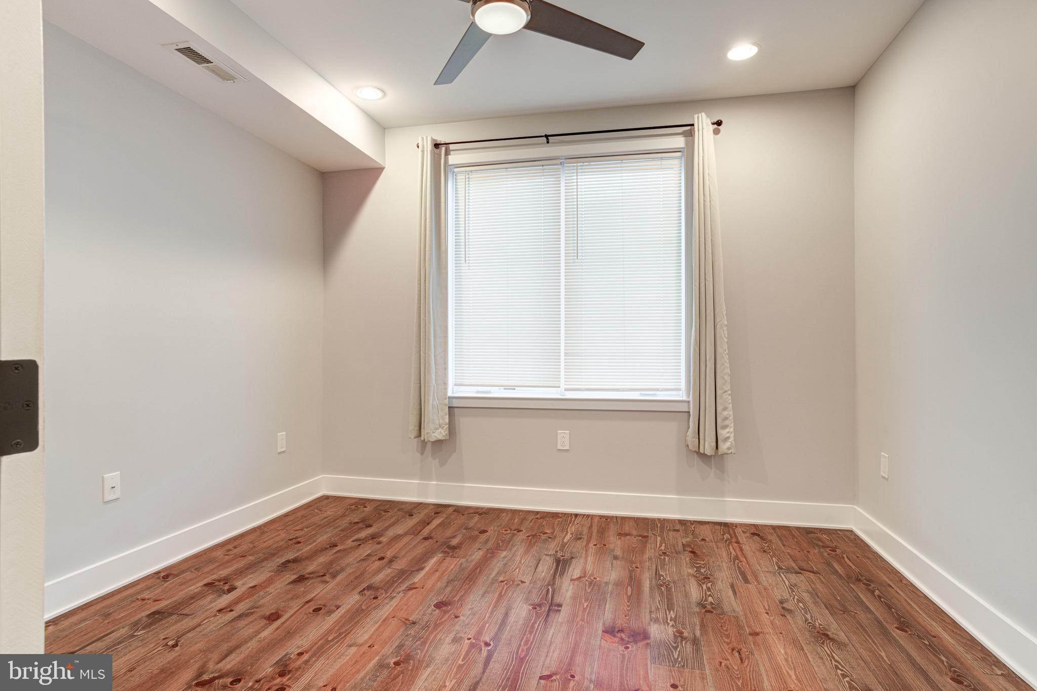 2526 E ALBERT STREET