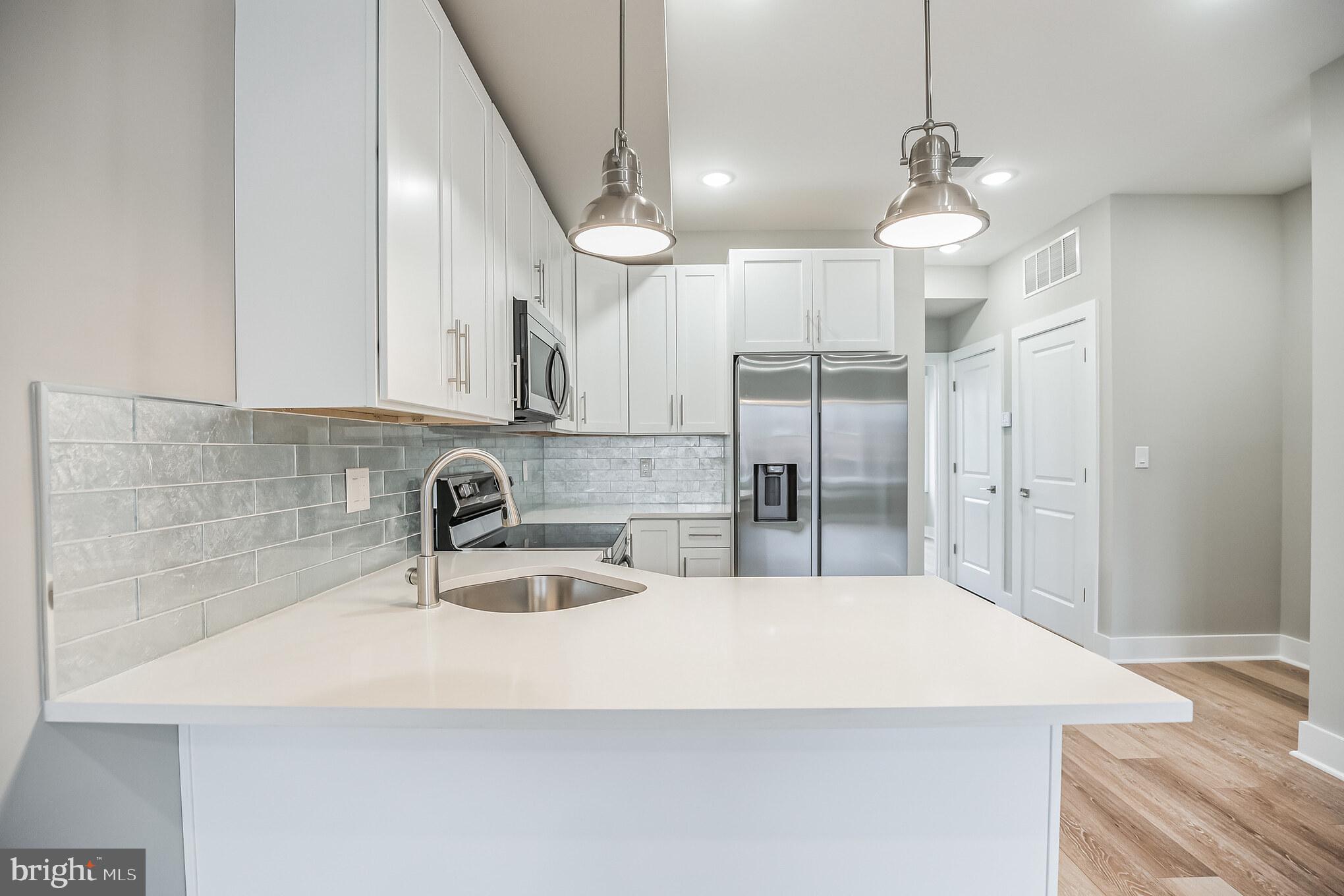 2216 EMERALD STREET |UNIT B