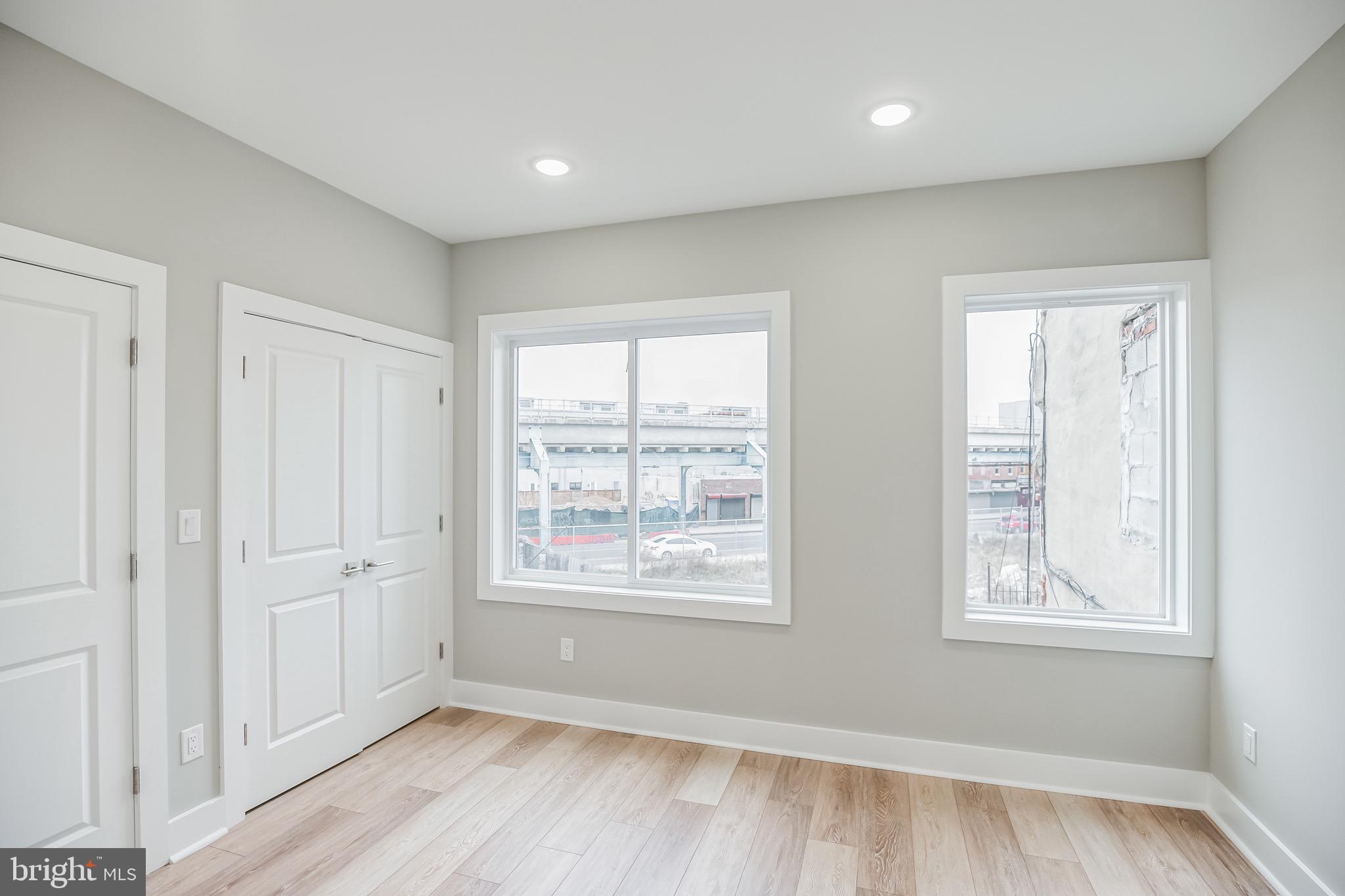 2216 EMERALD STREET |UNIT B