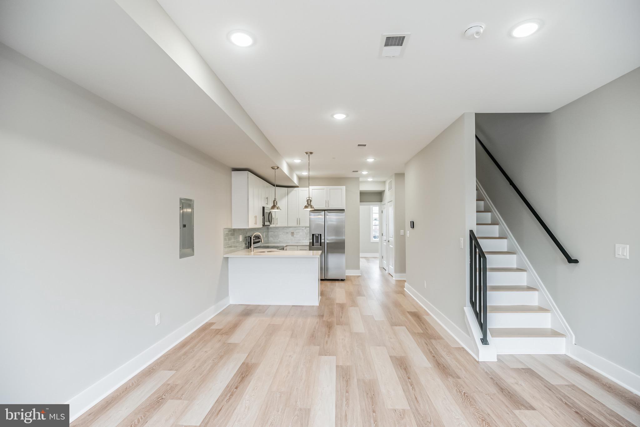 2216 EMERALD STREET |UNIT B