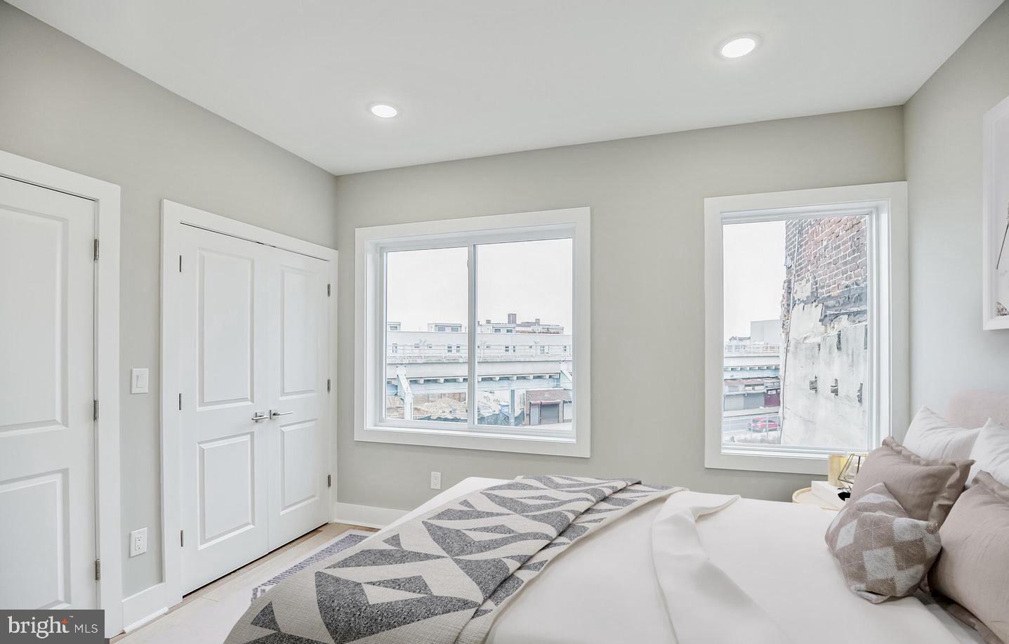 2216 EMERALD STREET |UNIT B