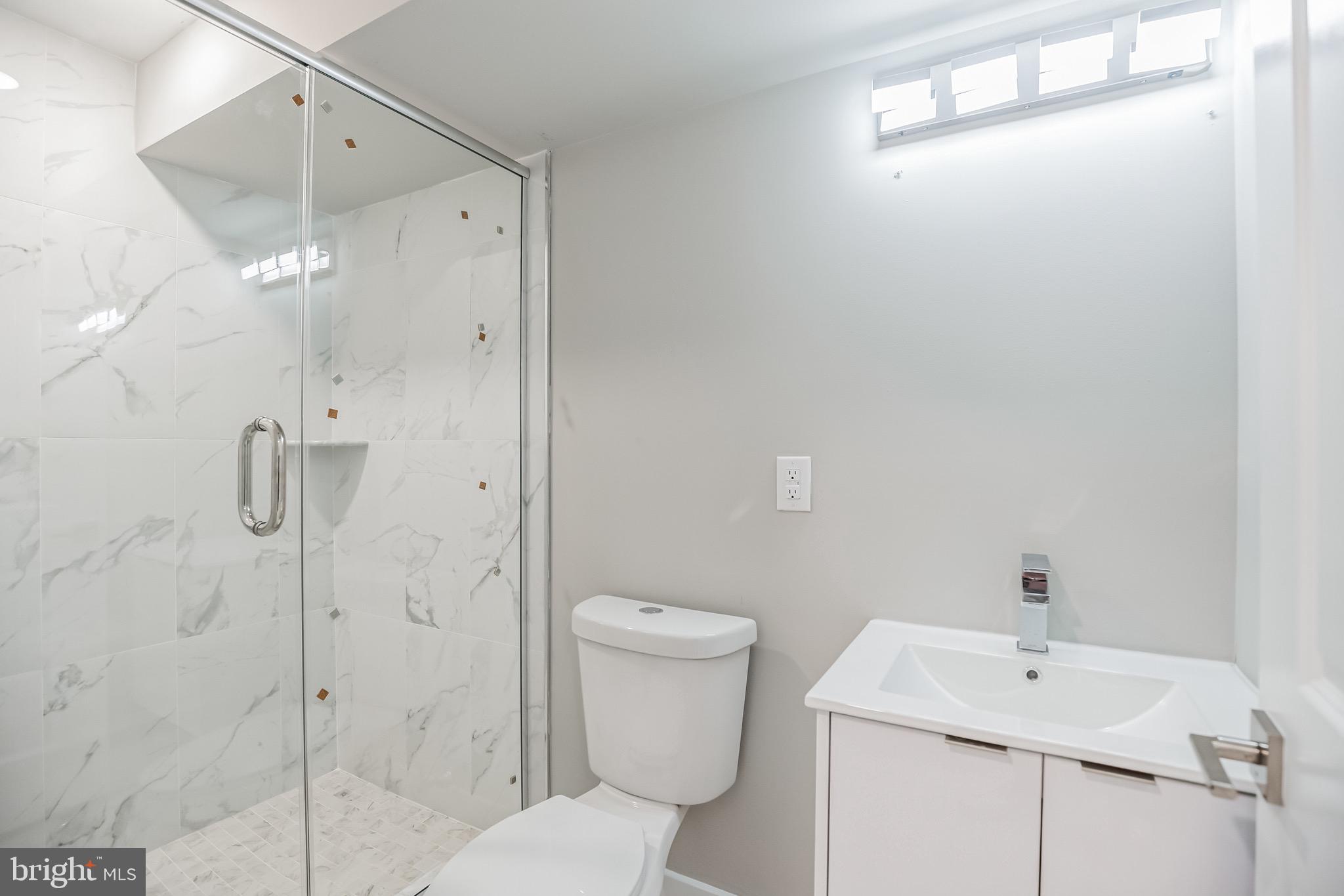 2216 EMERALD STREET |UNIT B