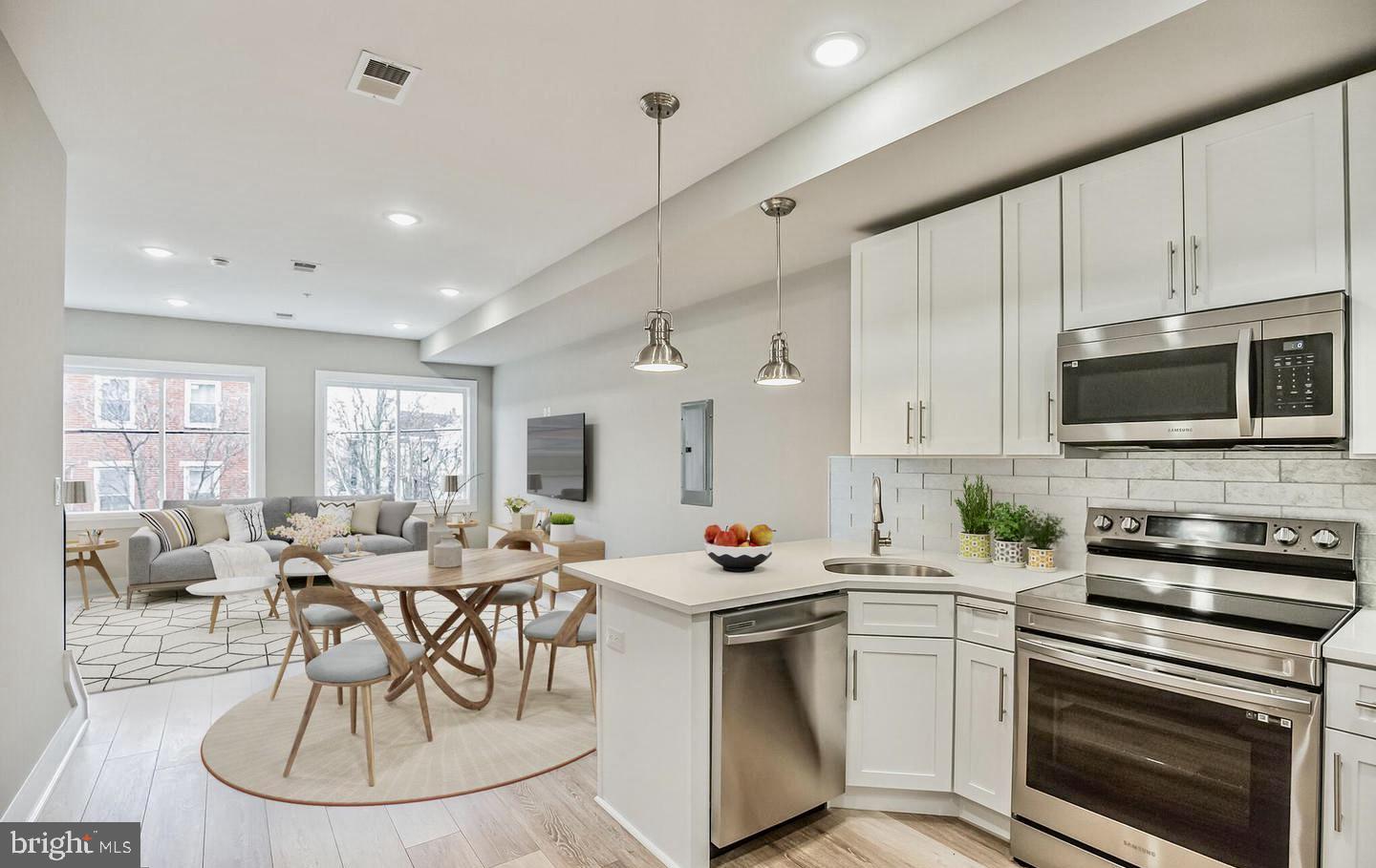 2216 EMERALD STREET |UNIT B