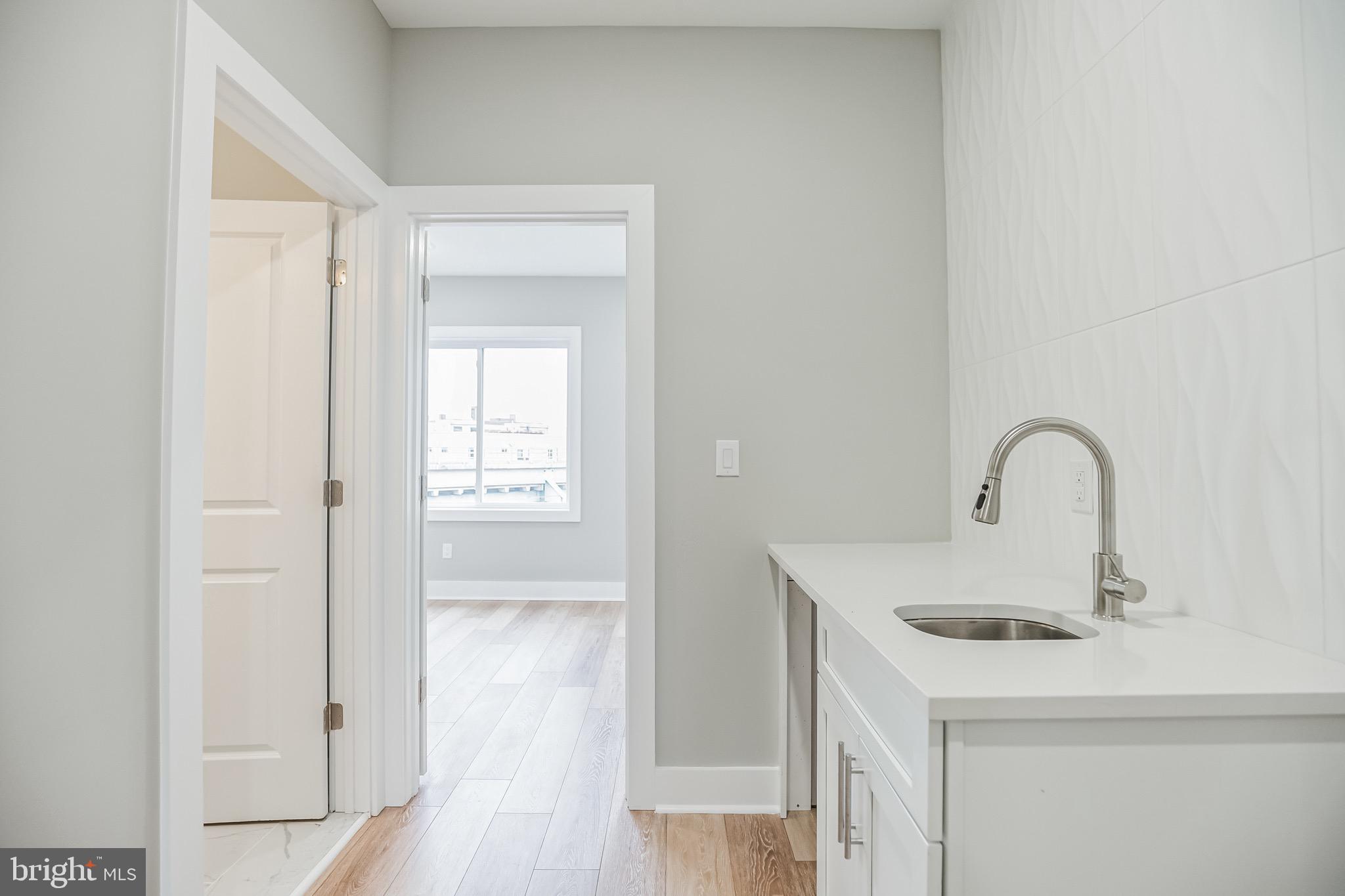 2216 EMERALD STREET |UNIT B