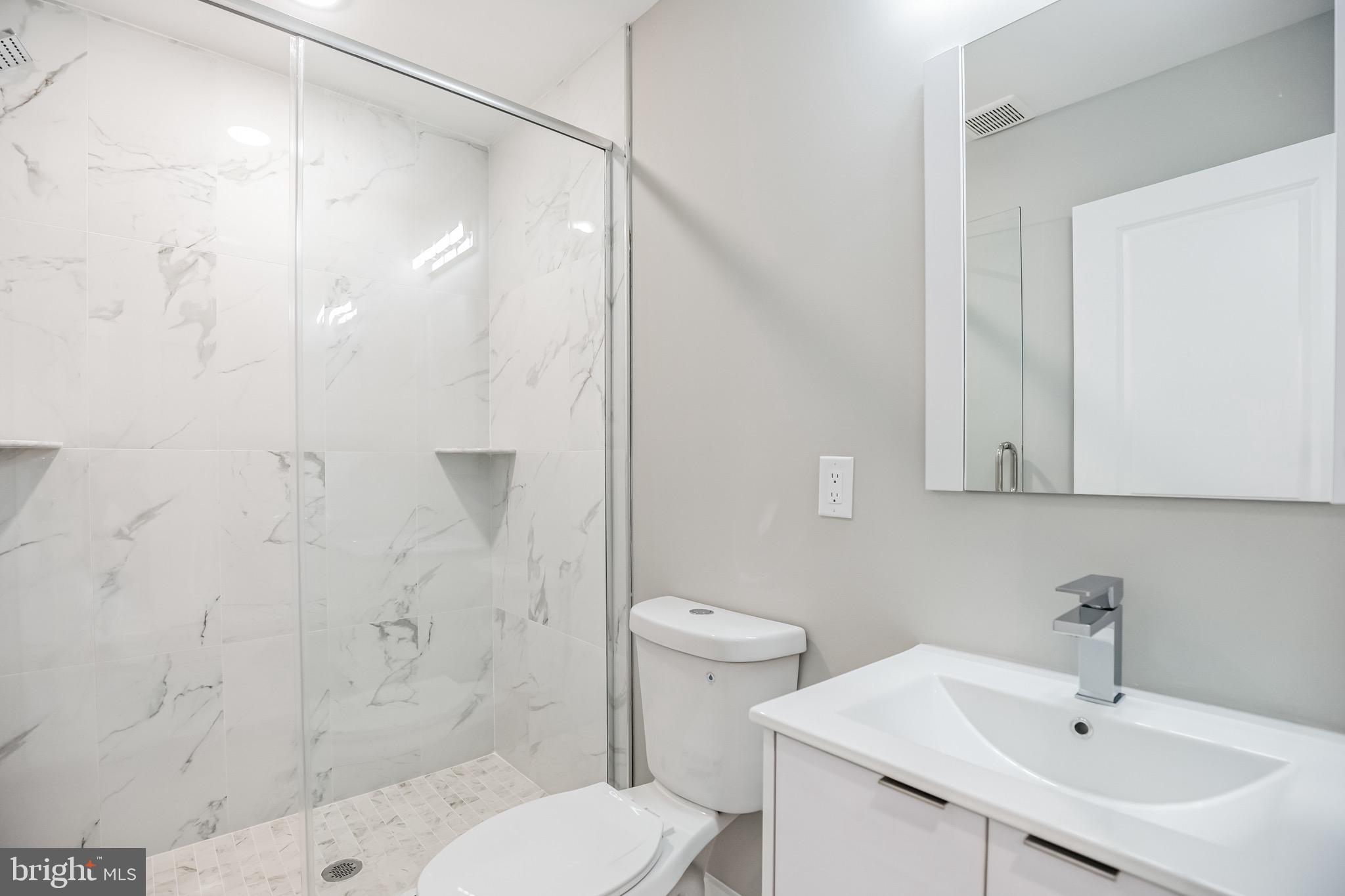 2216 EMERALD STREET |UNIT B