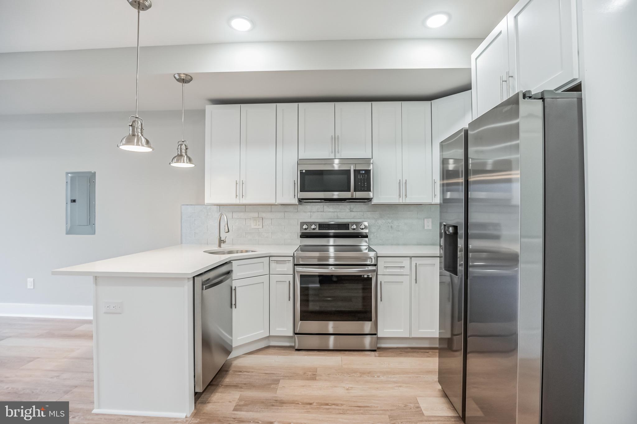 2216 EMERALD STREET |UNIT B