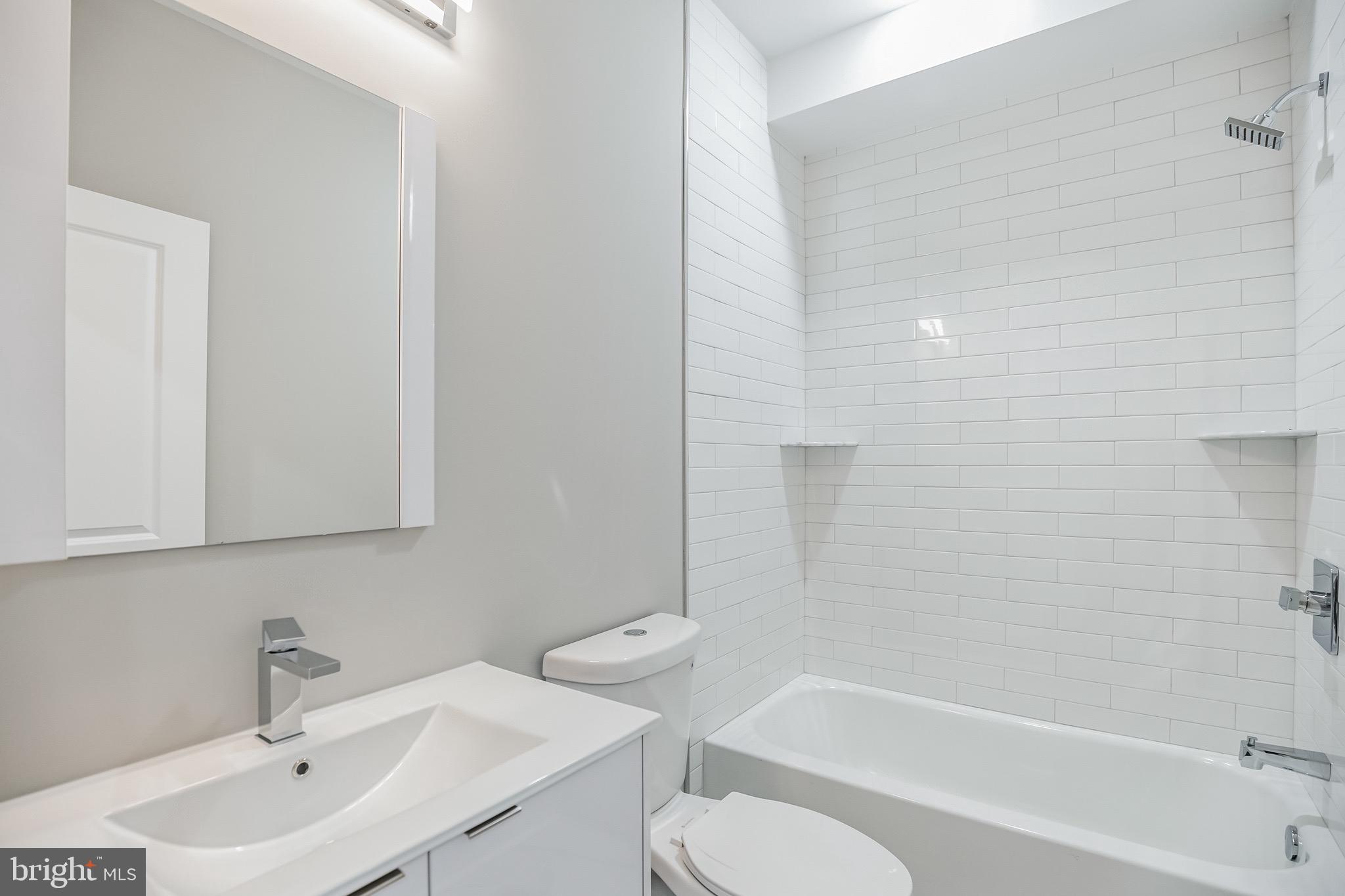 2216 EMERALD STREET |UNIT B