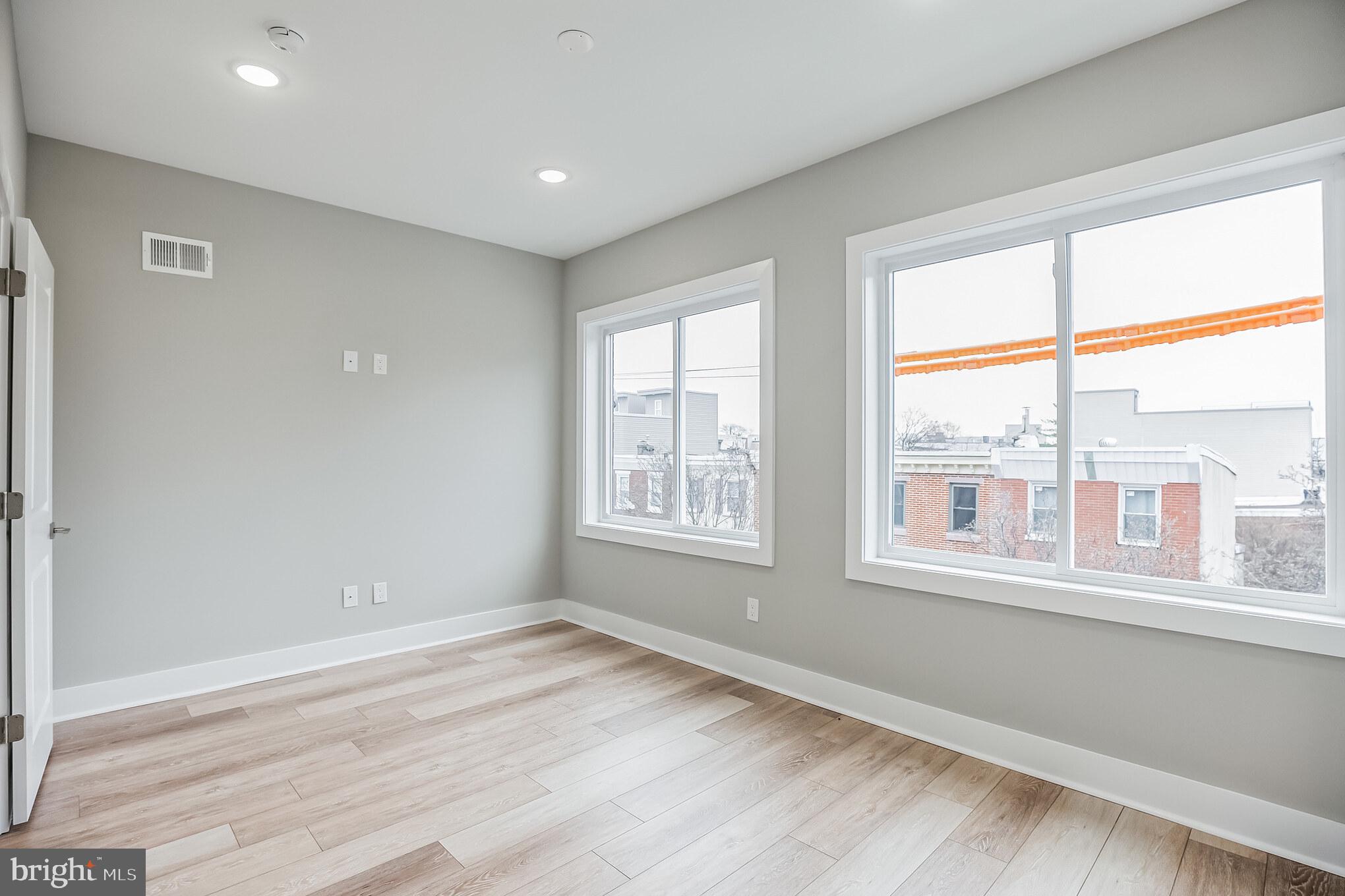 2216 EMERALD STREET |UNIT B