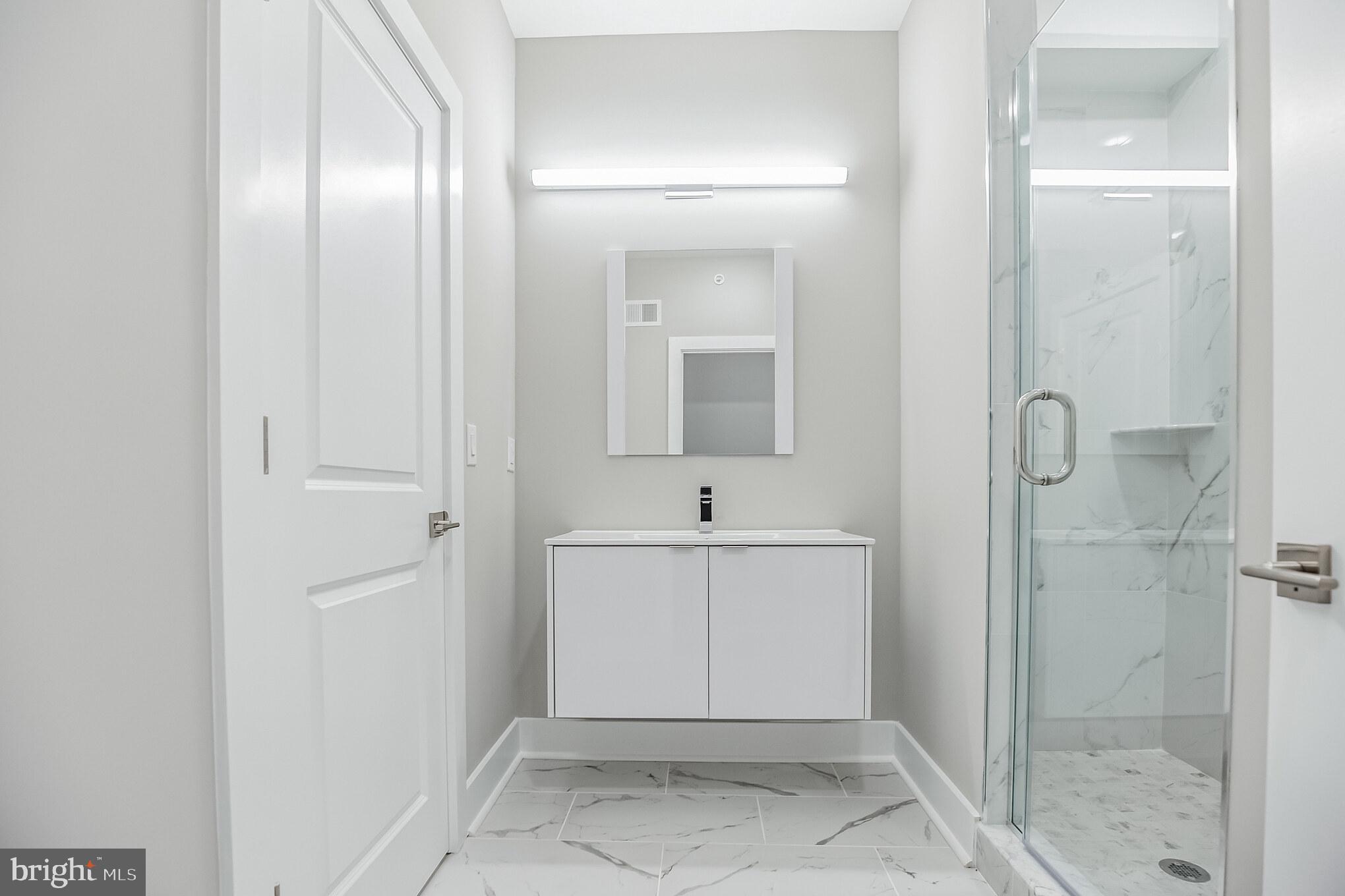 2216 EMERALD STREET |UNIT B