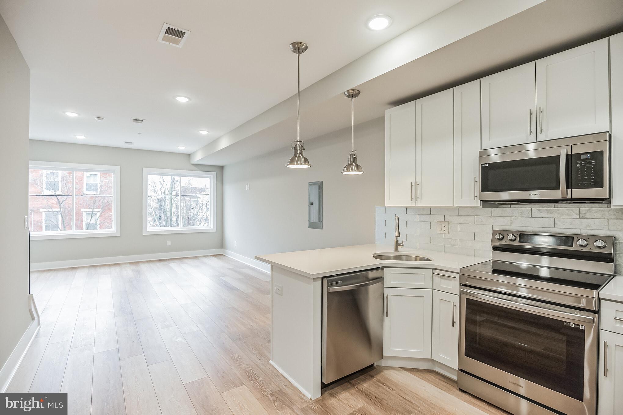 2216 EMERALD STREET |UNIT B