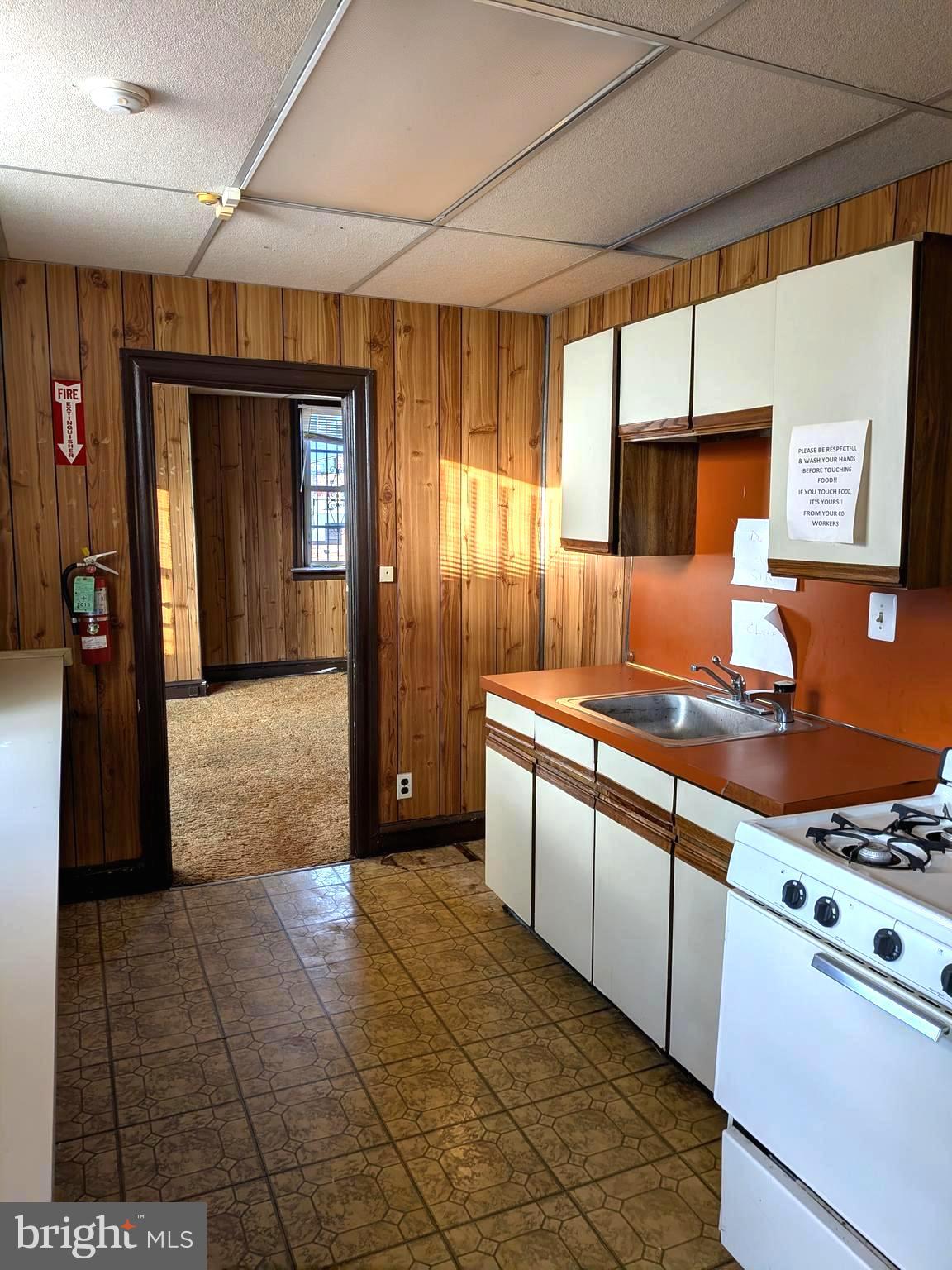 7620 OGONTZ AVENUE 24