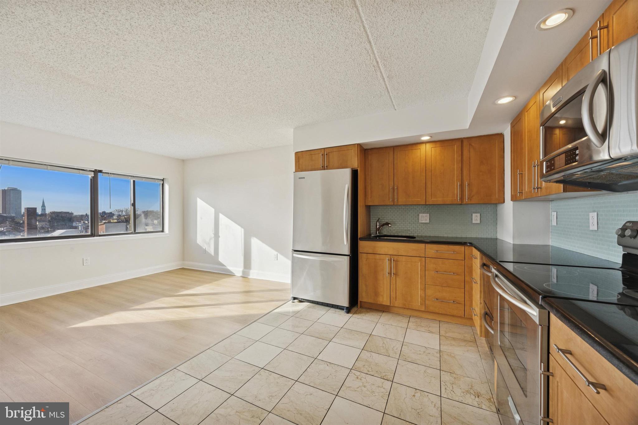 200 LOMBARD STREET 10 820