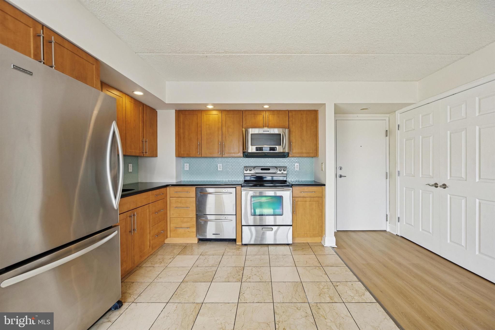 200 LOMBARD STREET 10 820