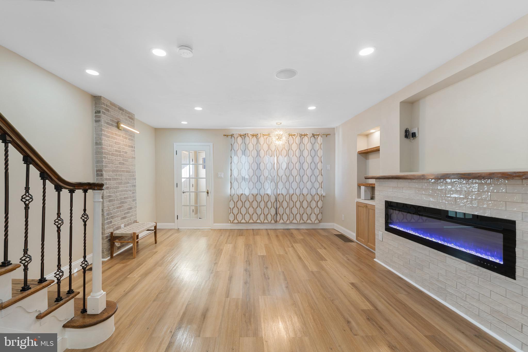 6027 WOODCREST AVENUE