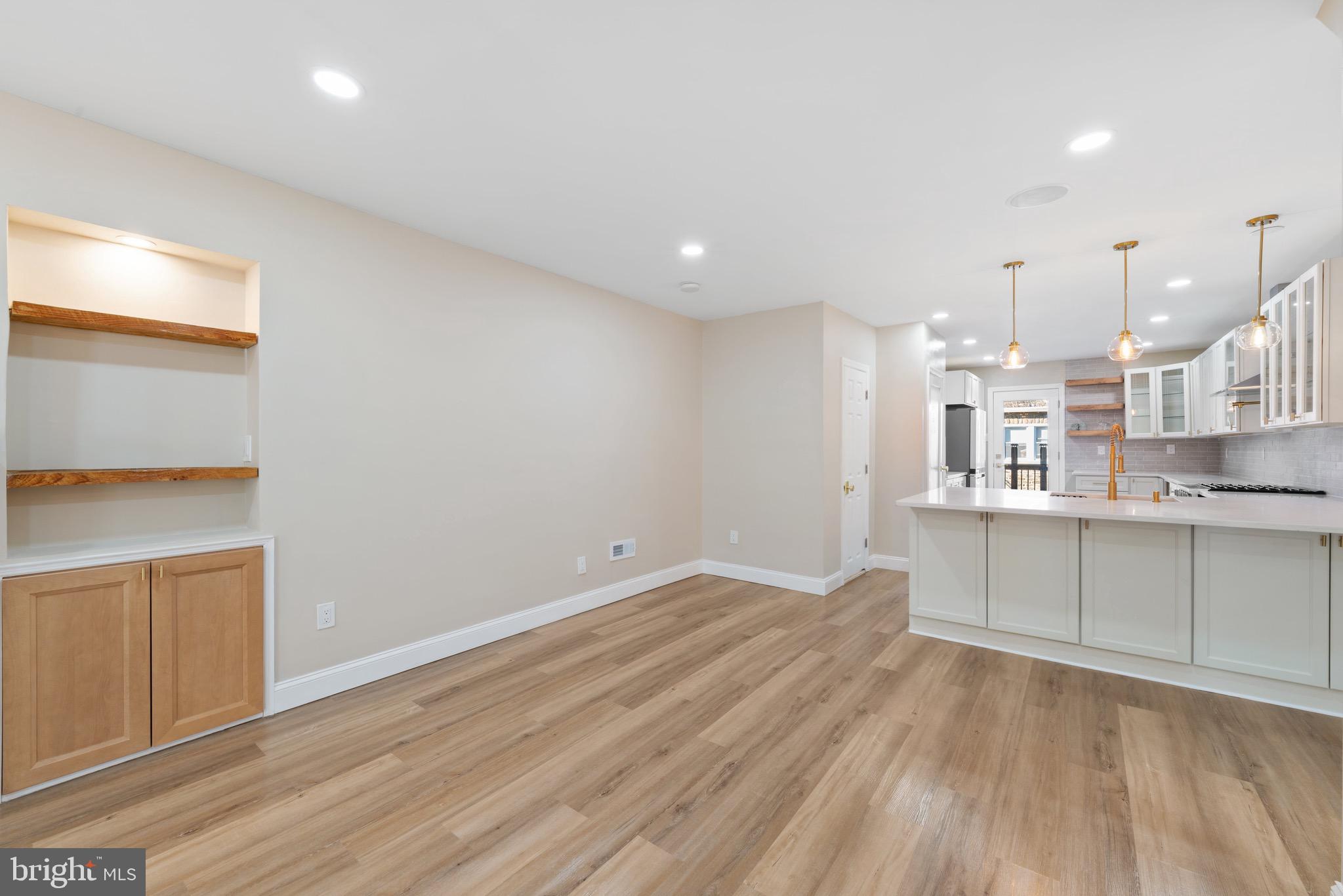 6027 WOODCREST AVENUE