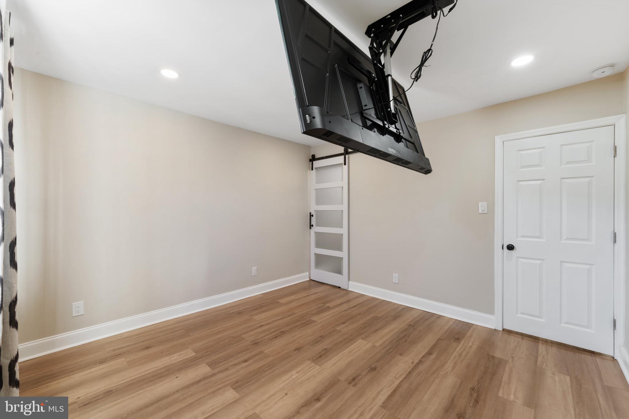 6027 WOODCREST AVENUE