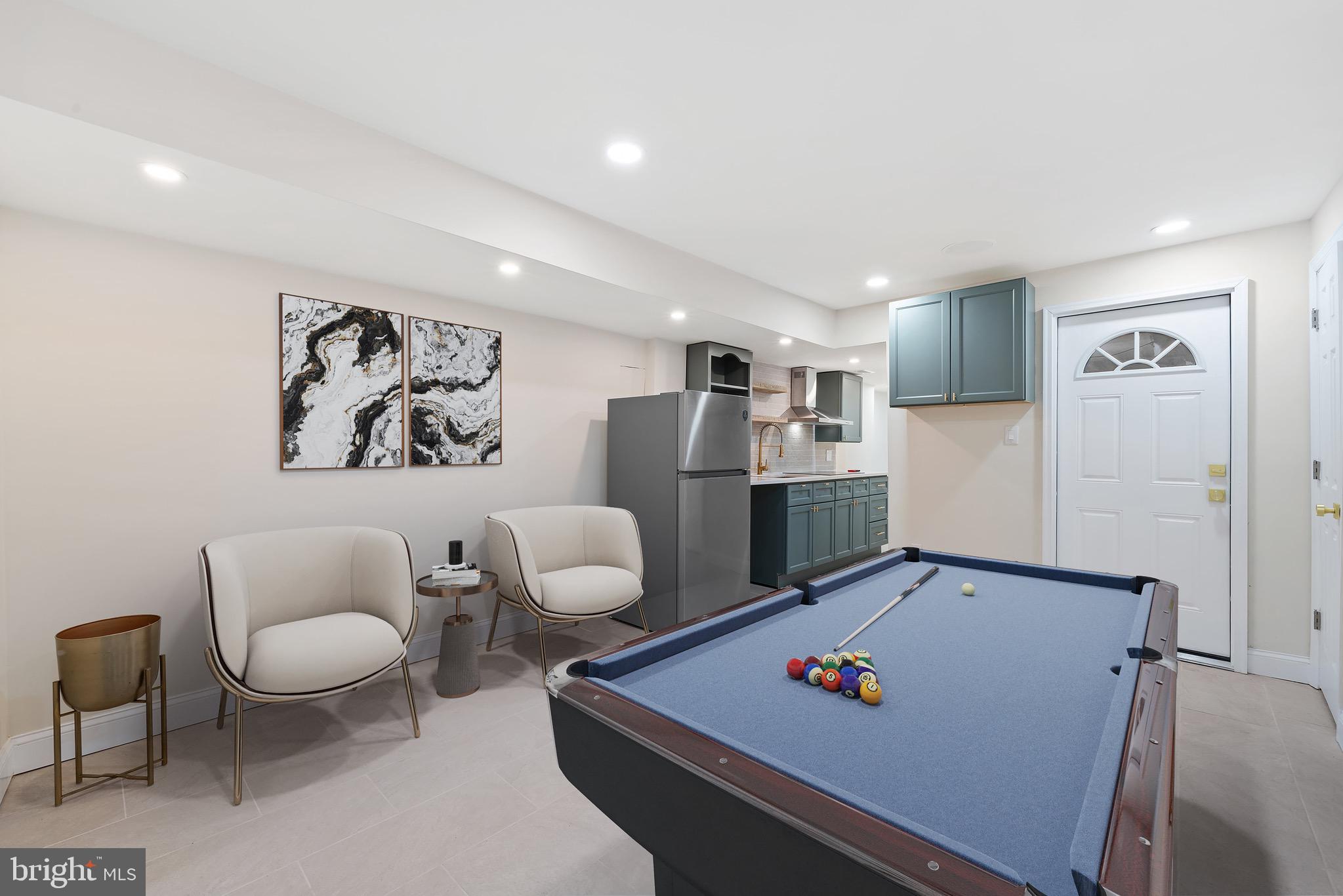 6027 WOODCREST AVENUE