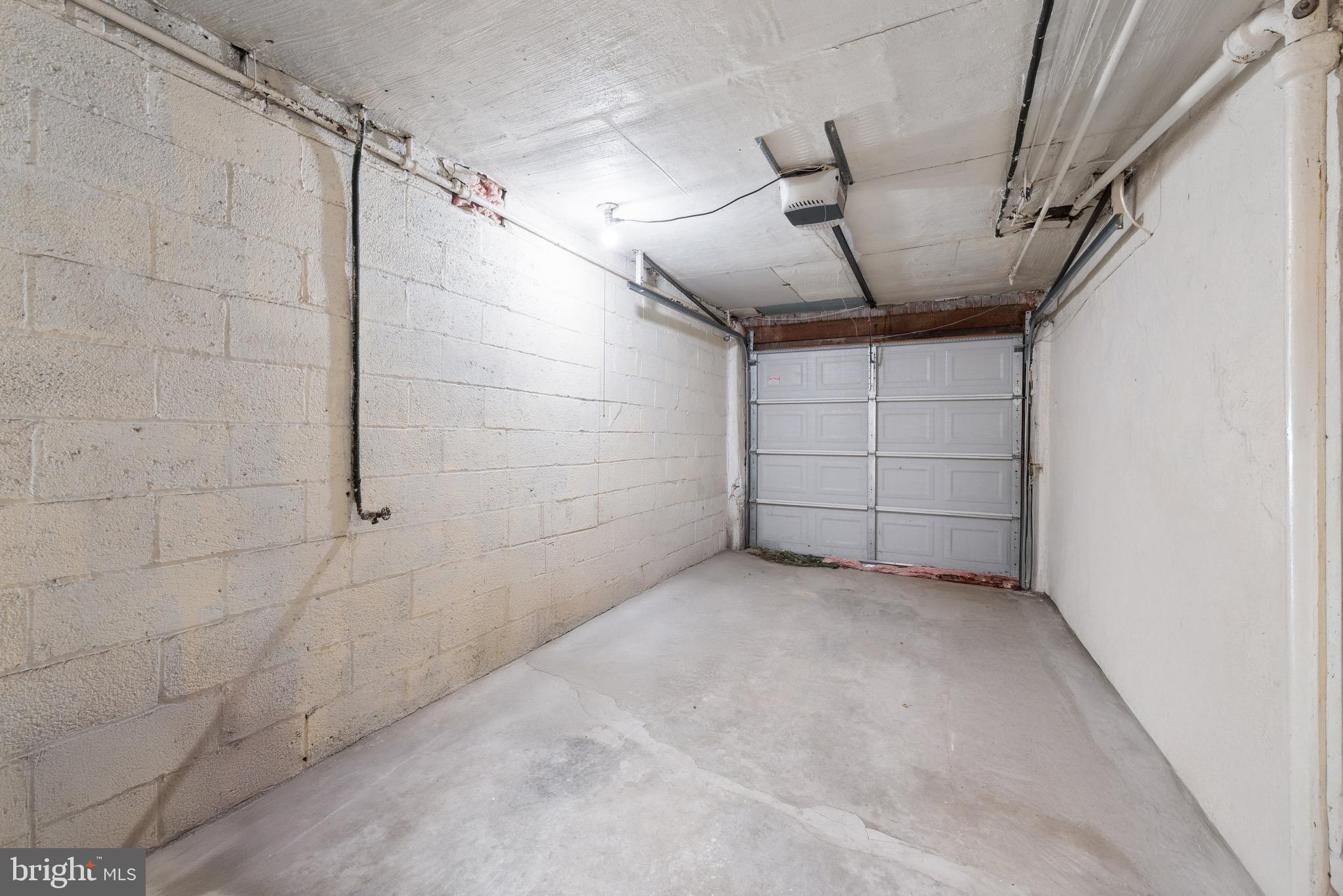 6027 WOODCREST AVENUE