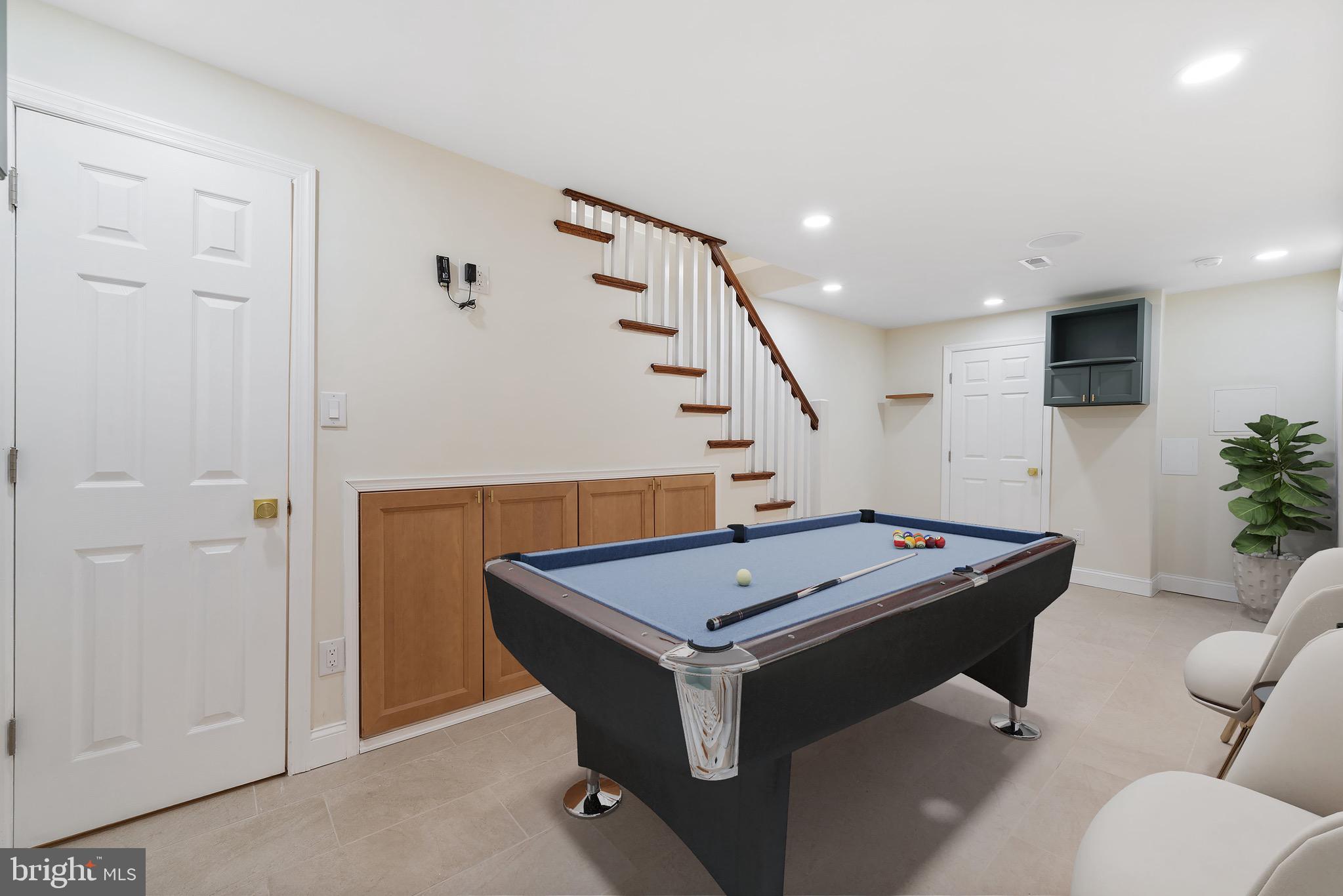 6027 WOODCREST AVENUE