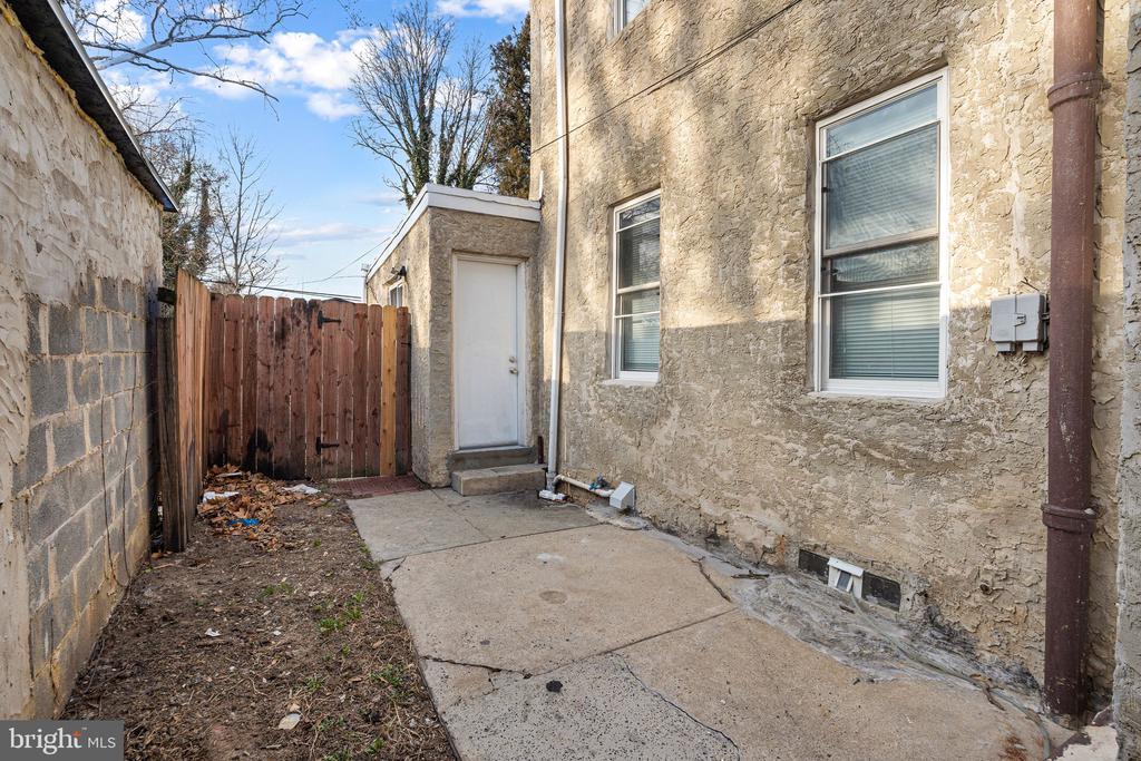 4668 MULBERRY STREET